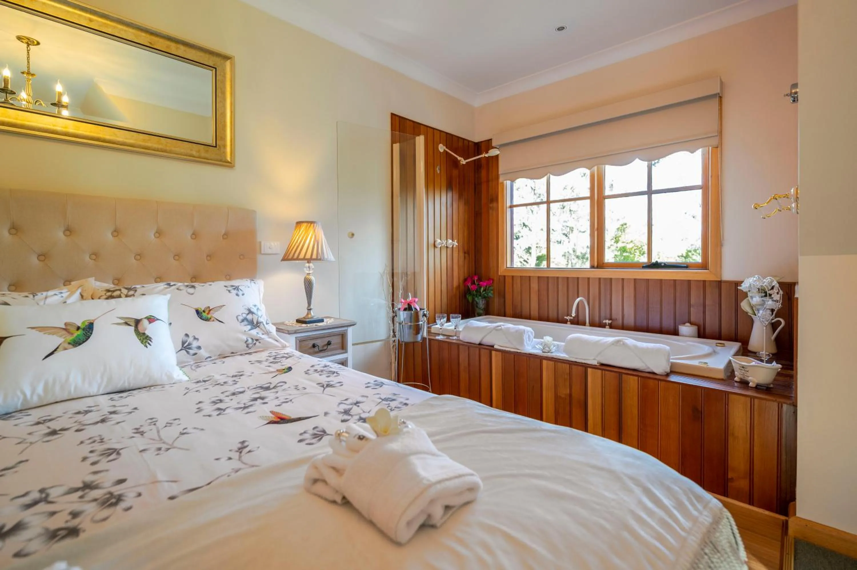 Bedroom, Bed in Mountain Lodge