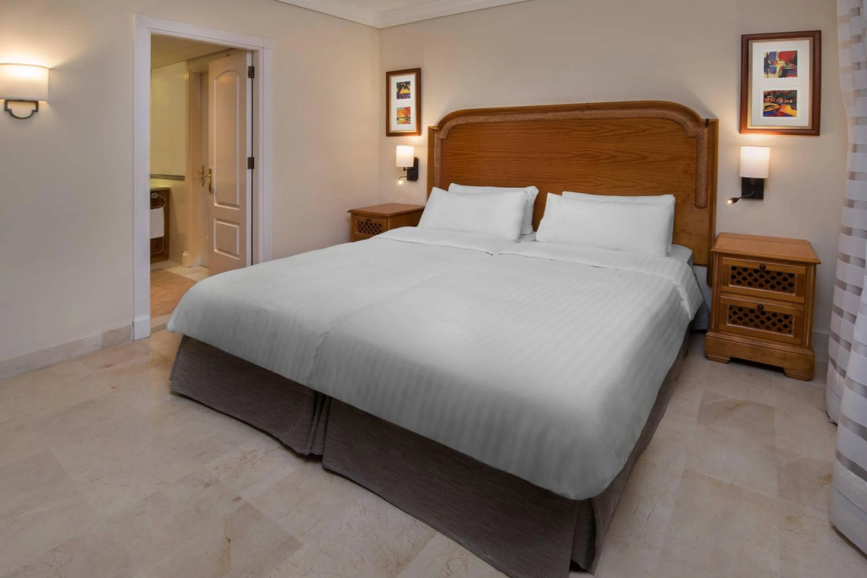 Bedroom, Bed in Marriott's Marbella Beach Resort
