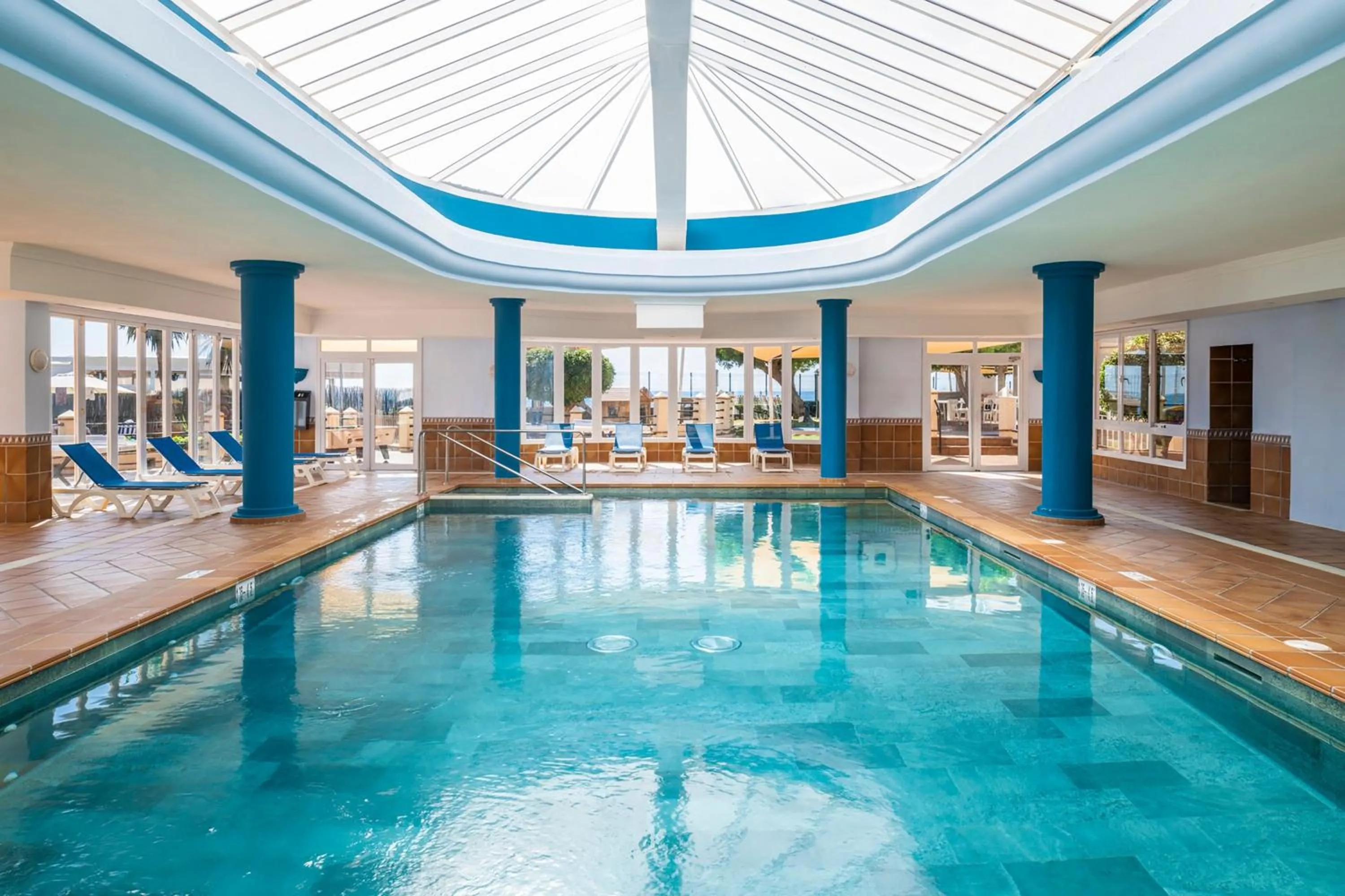 Swimming pool in Marriott's Marbella Beach Resort