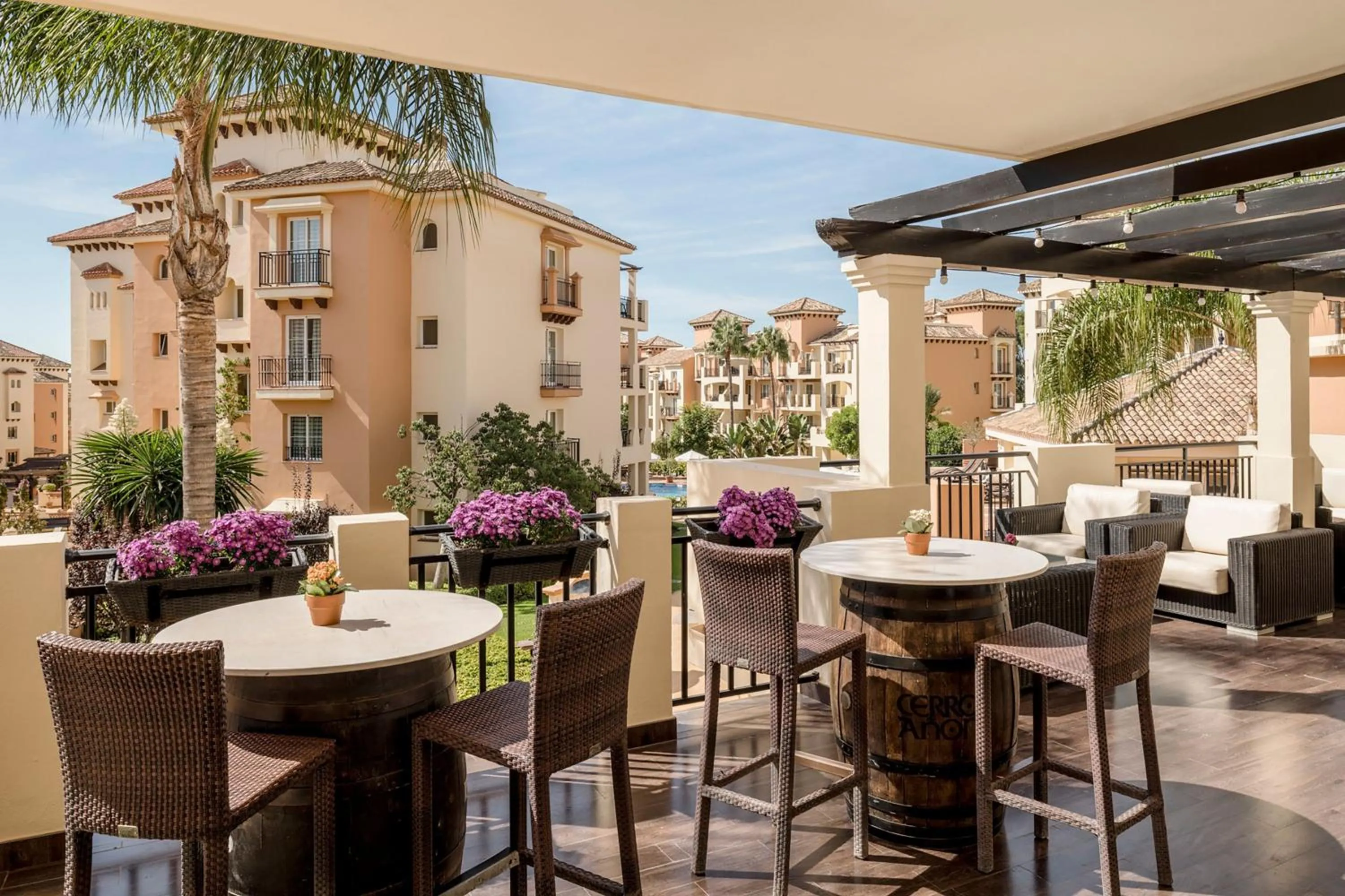Lounge or bar in Marriott's Marbella Beach Resort