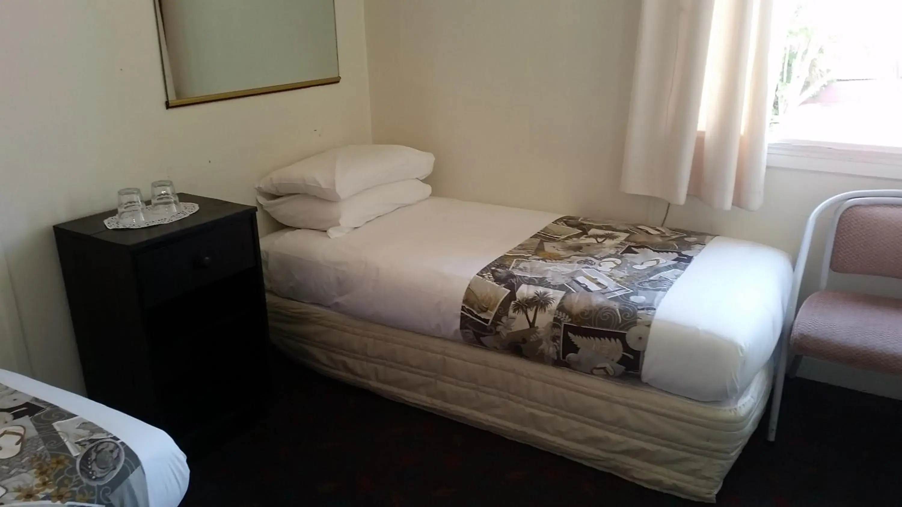 Twin Room with Private Bathroom in Whakatane Hotel Twin Room with Private Bathroom in Whakatane Hotel