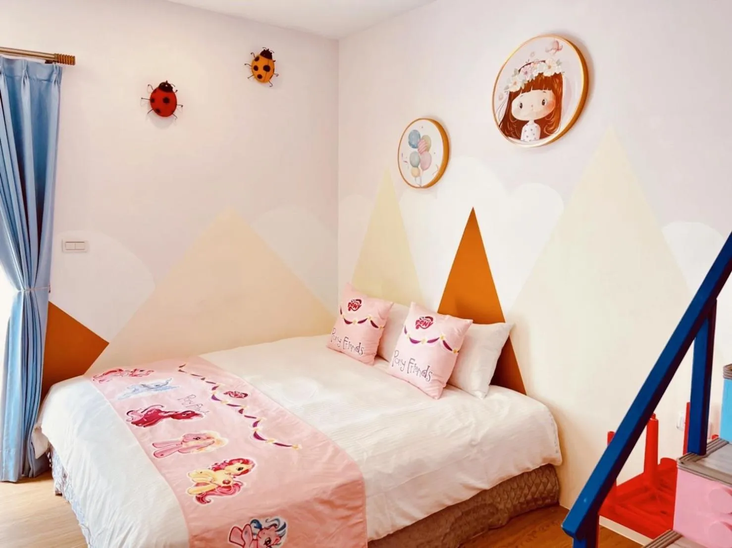 Bed in Sun Shine B&B