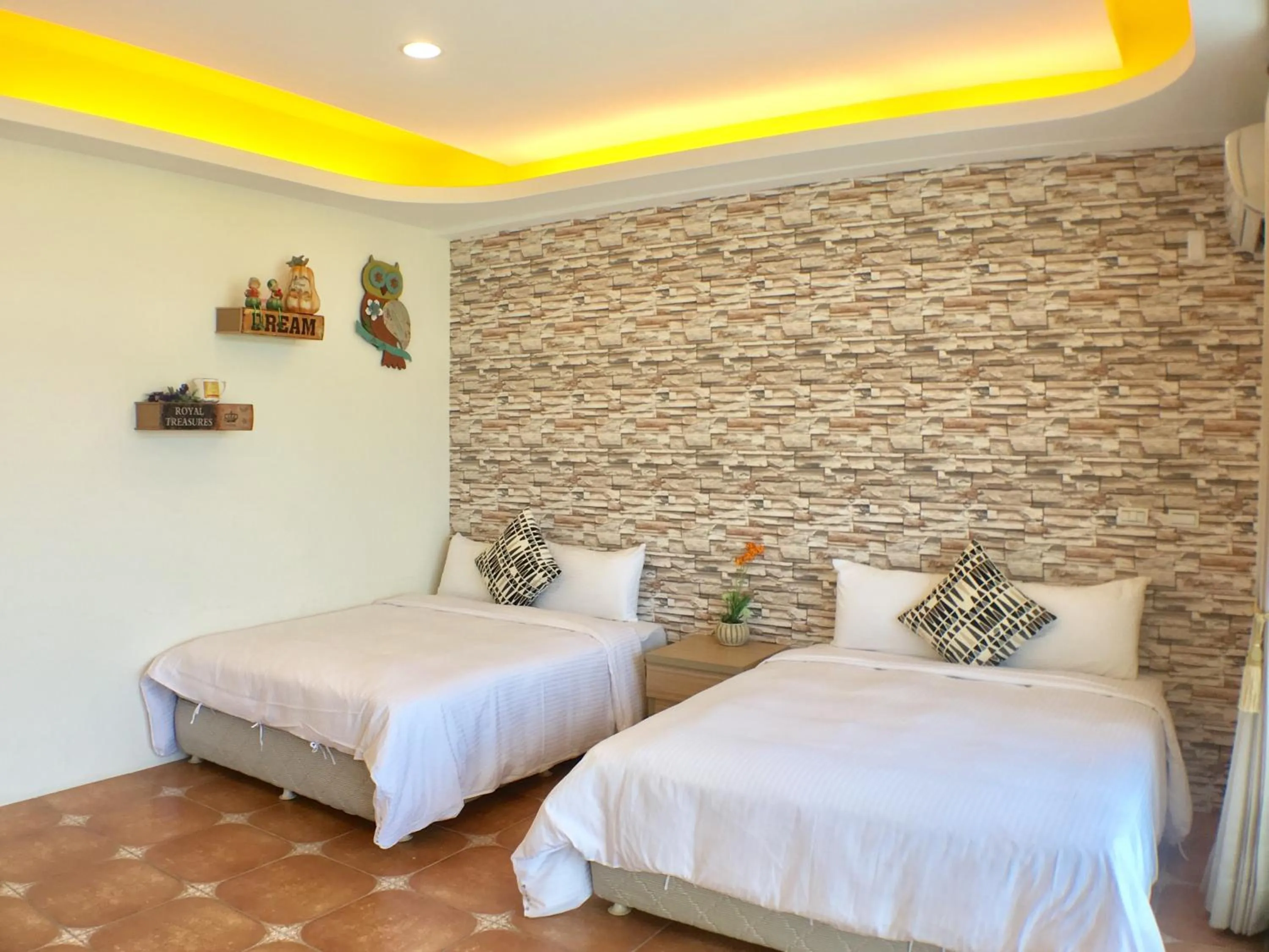 Bed in Sun Shine B&B