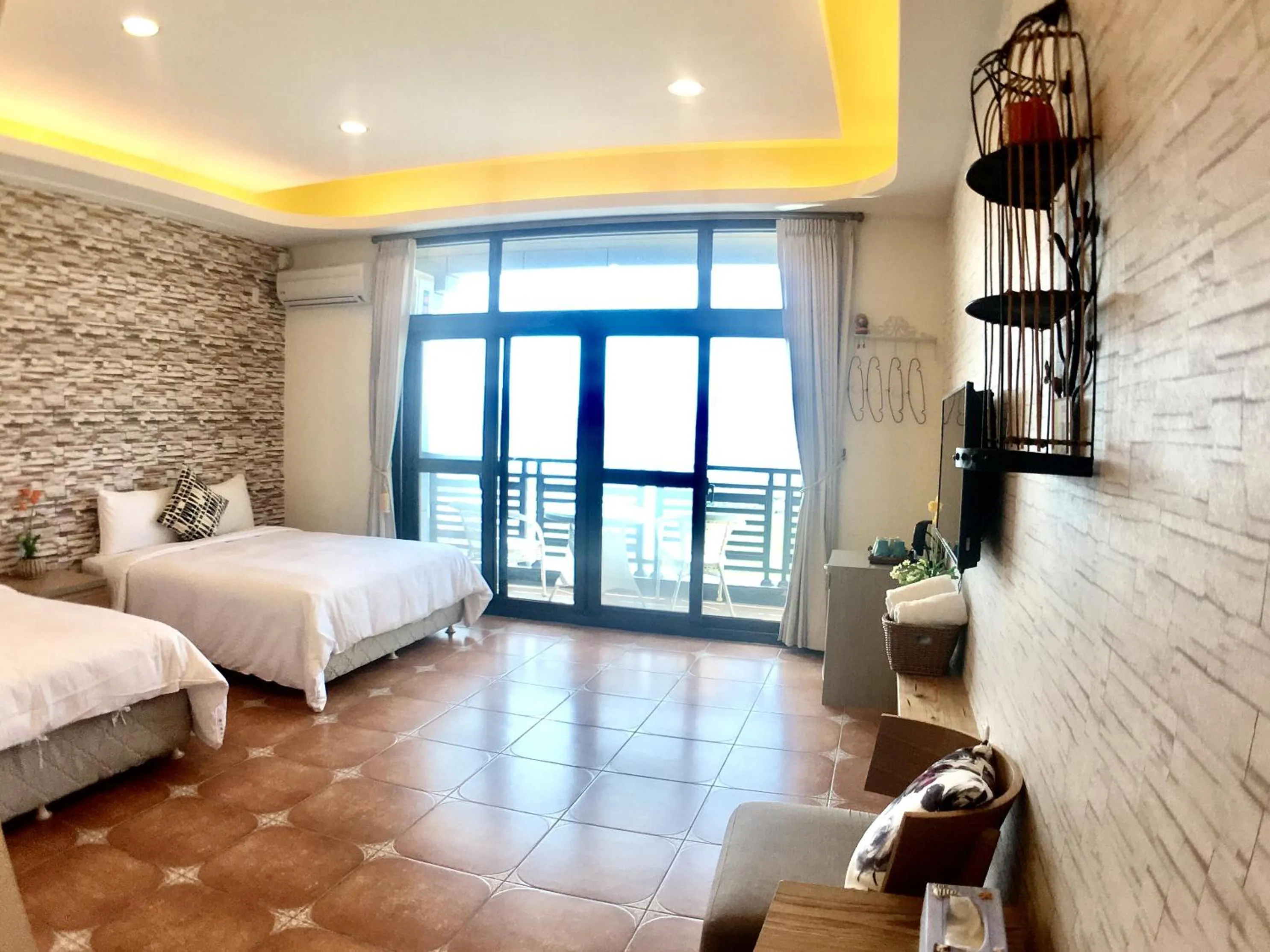 Bed in Sun Shine B&B