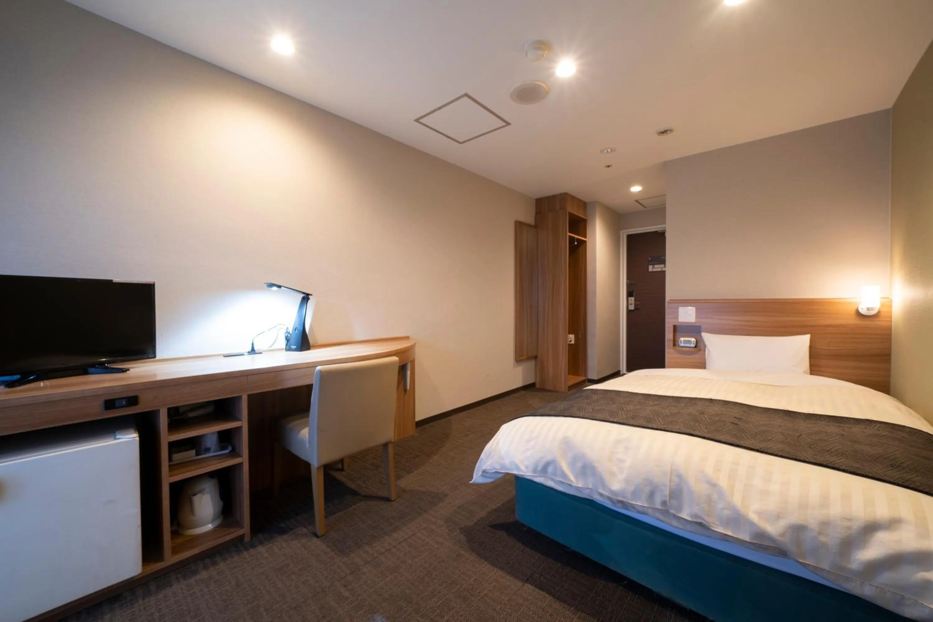Photo of the whole room, Bed in HOTEL CITY INN WAKAYAMA Wakayama-Ekimae