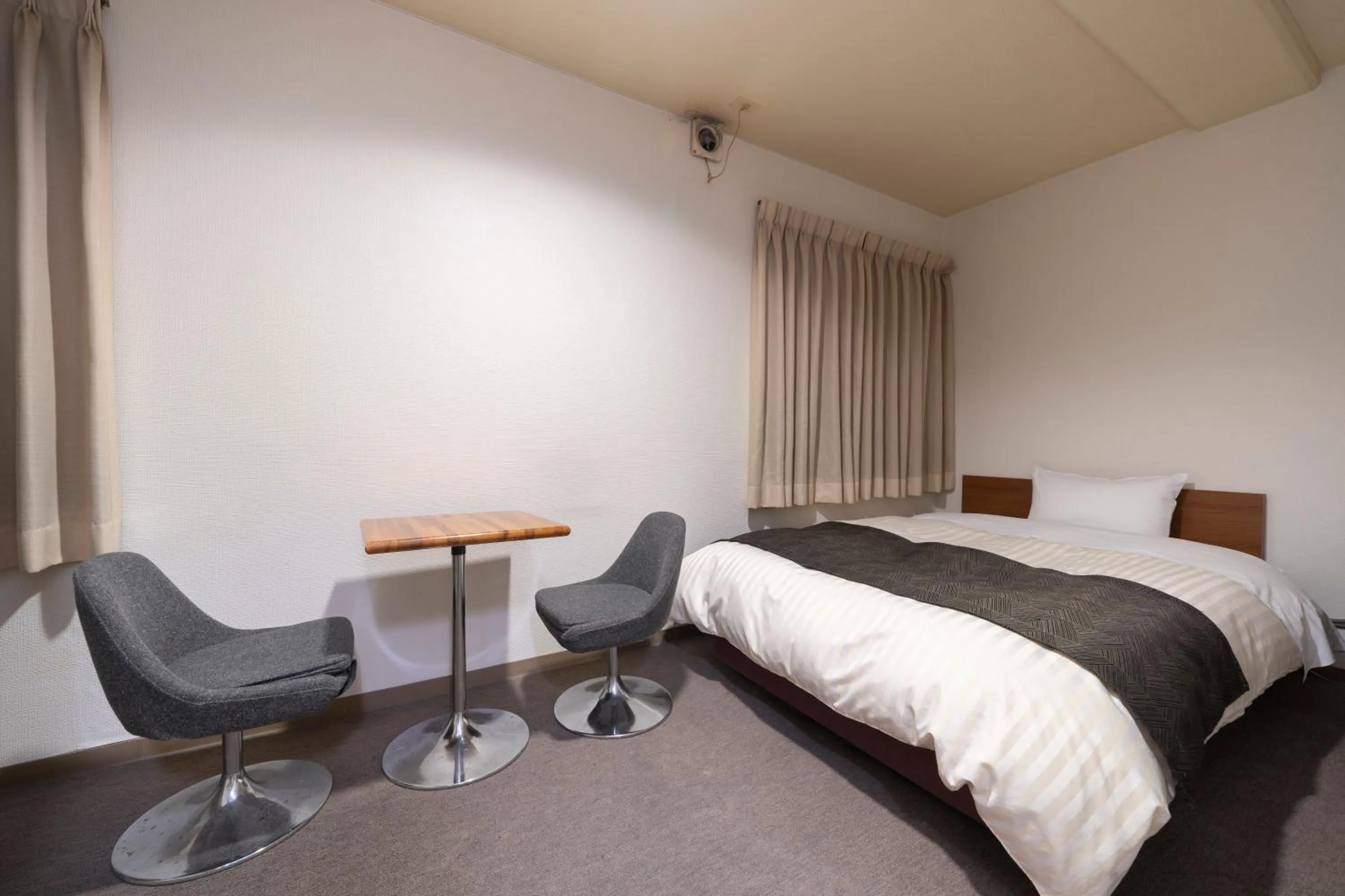 Photo of the whole room, Bed in HOTEL CITY INN WAKAYAMA Wakayama-Ekimae