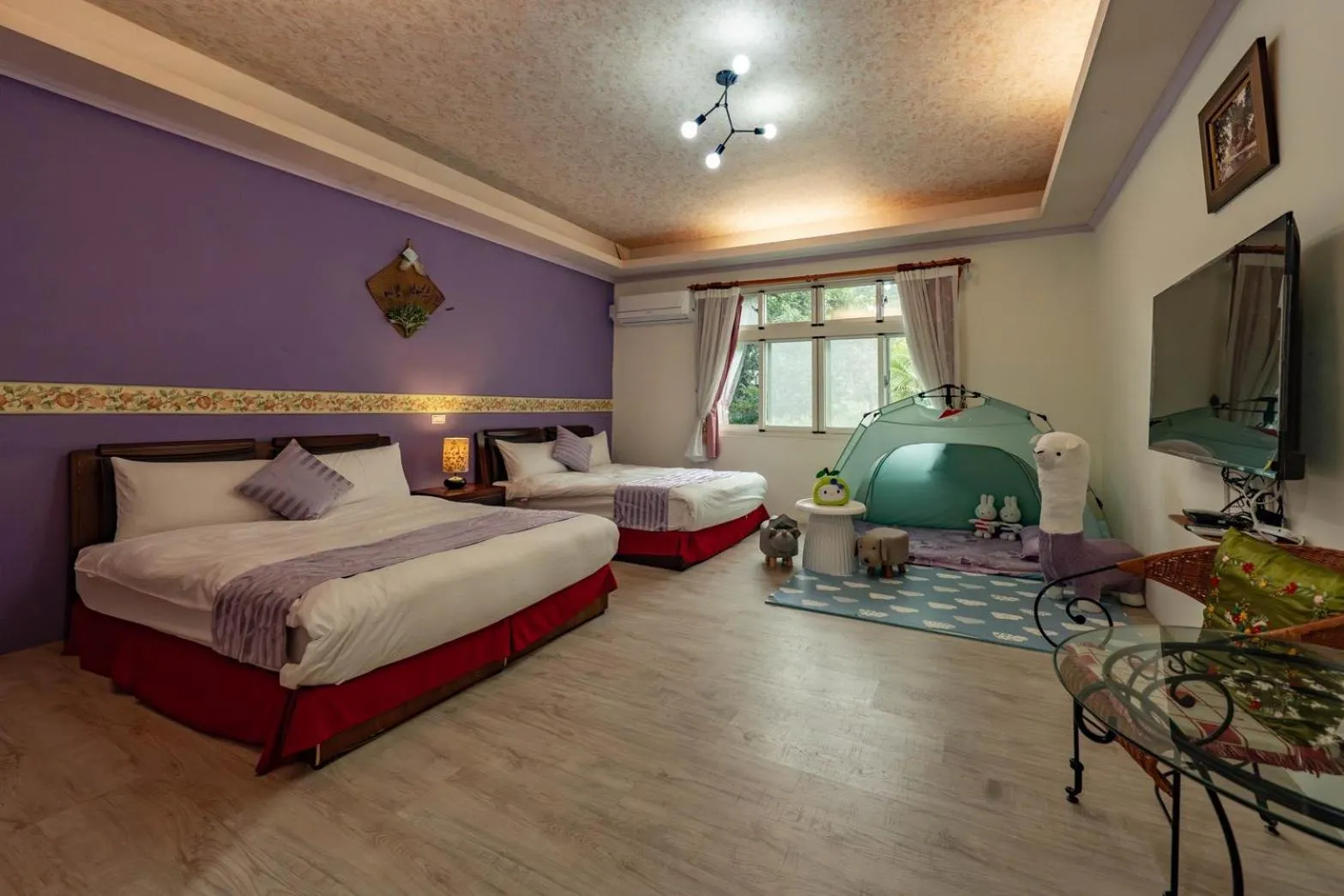 Photo of the whole room, Bed in Shan Tyi Homestay