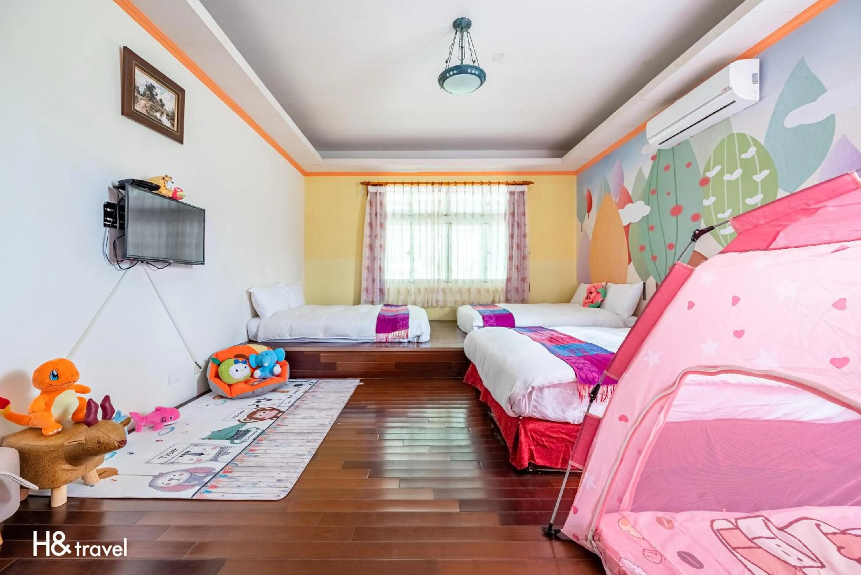 Photo of the whole room, Bed in Shan Tyi Homestay