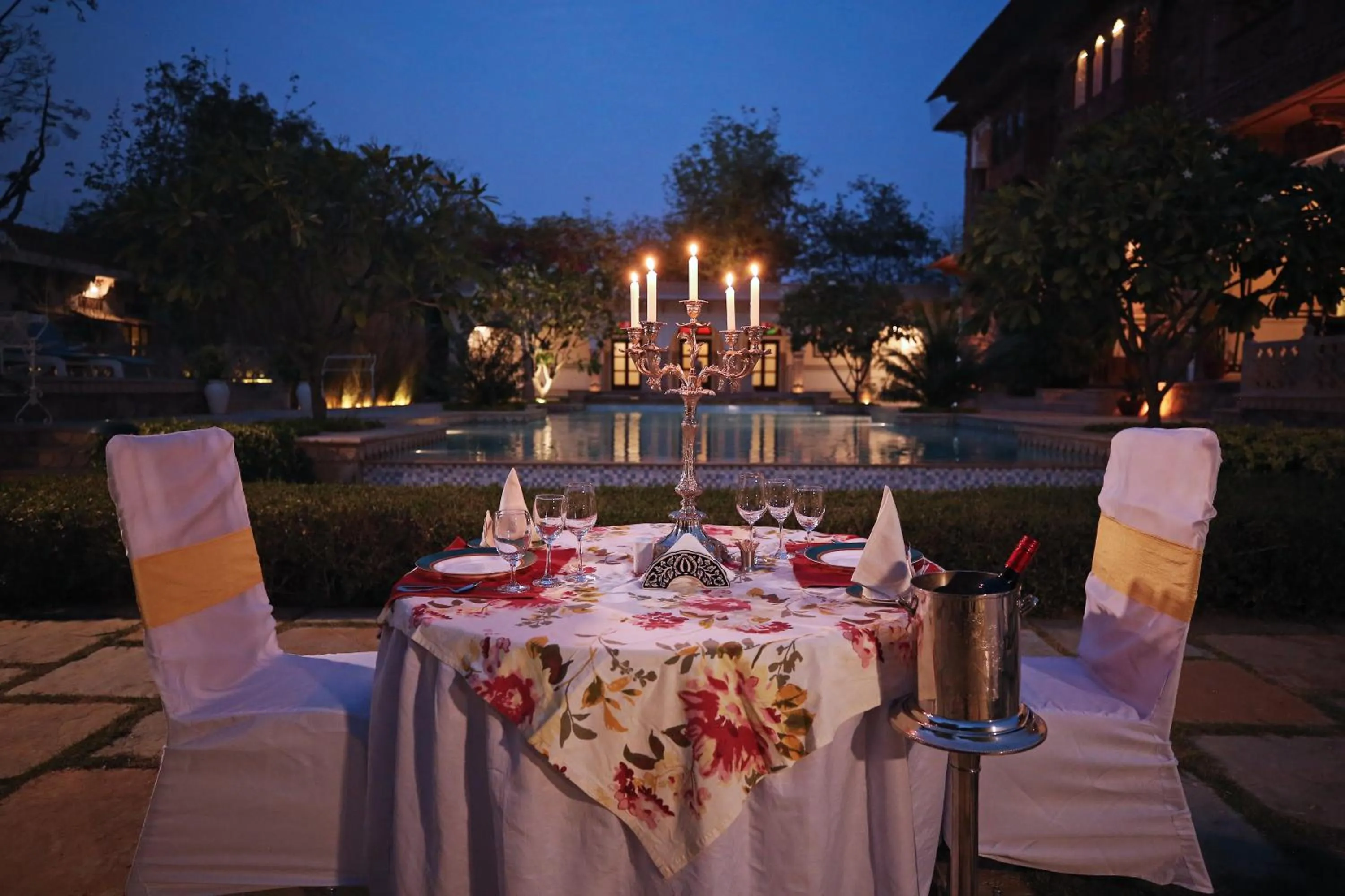 Restaurant/places to eat in Khas Bagh