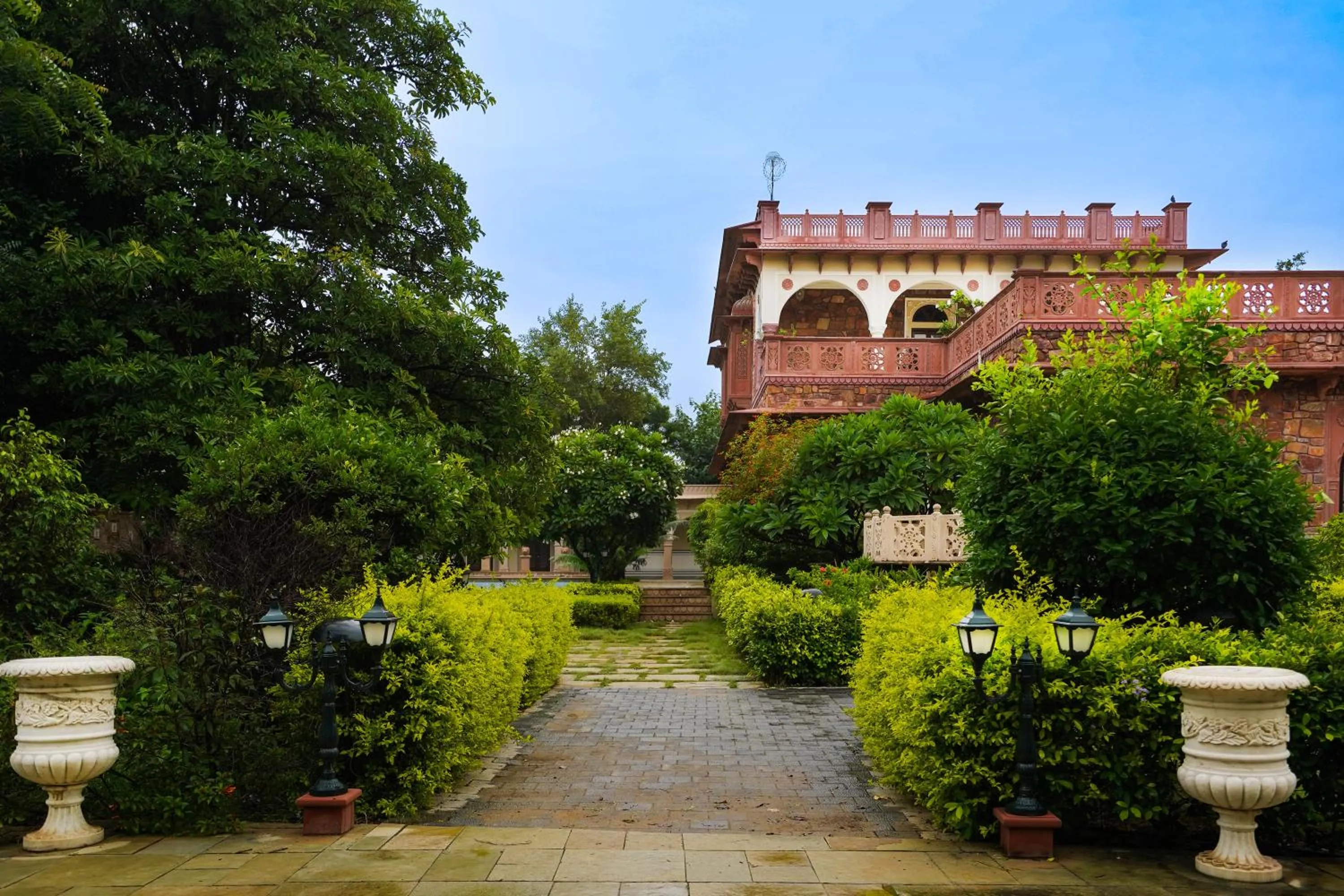 Property building in Khas Bagh