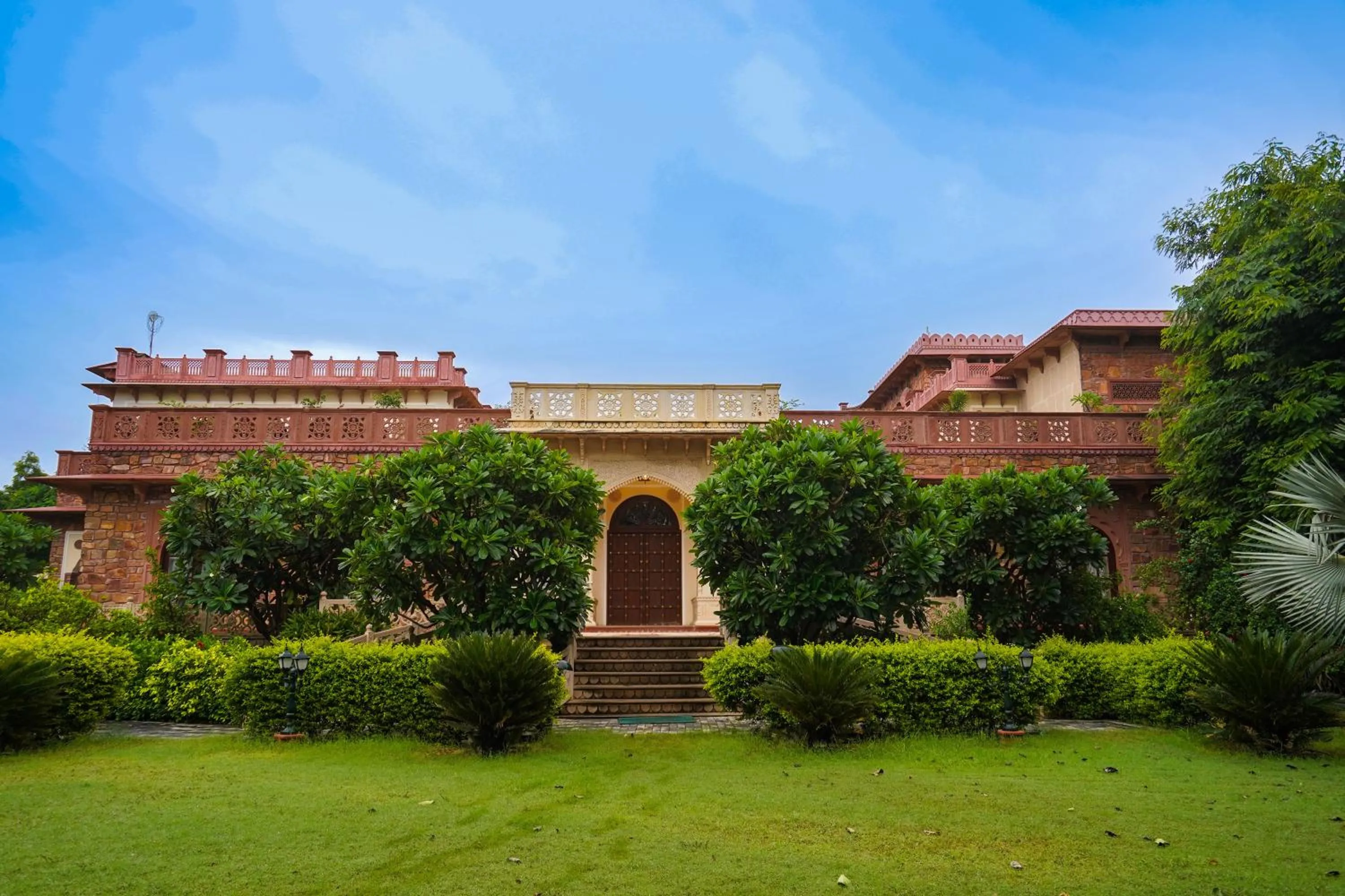 Property building in Khas Bagh