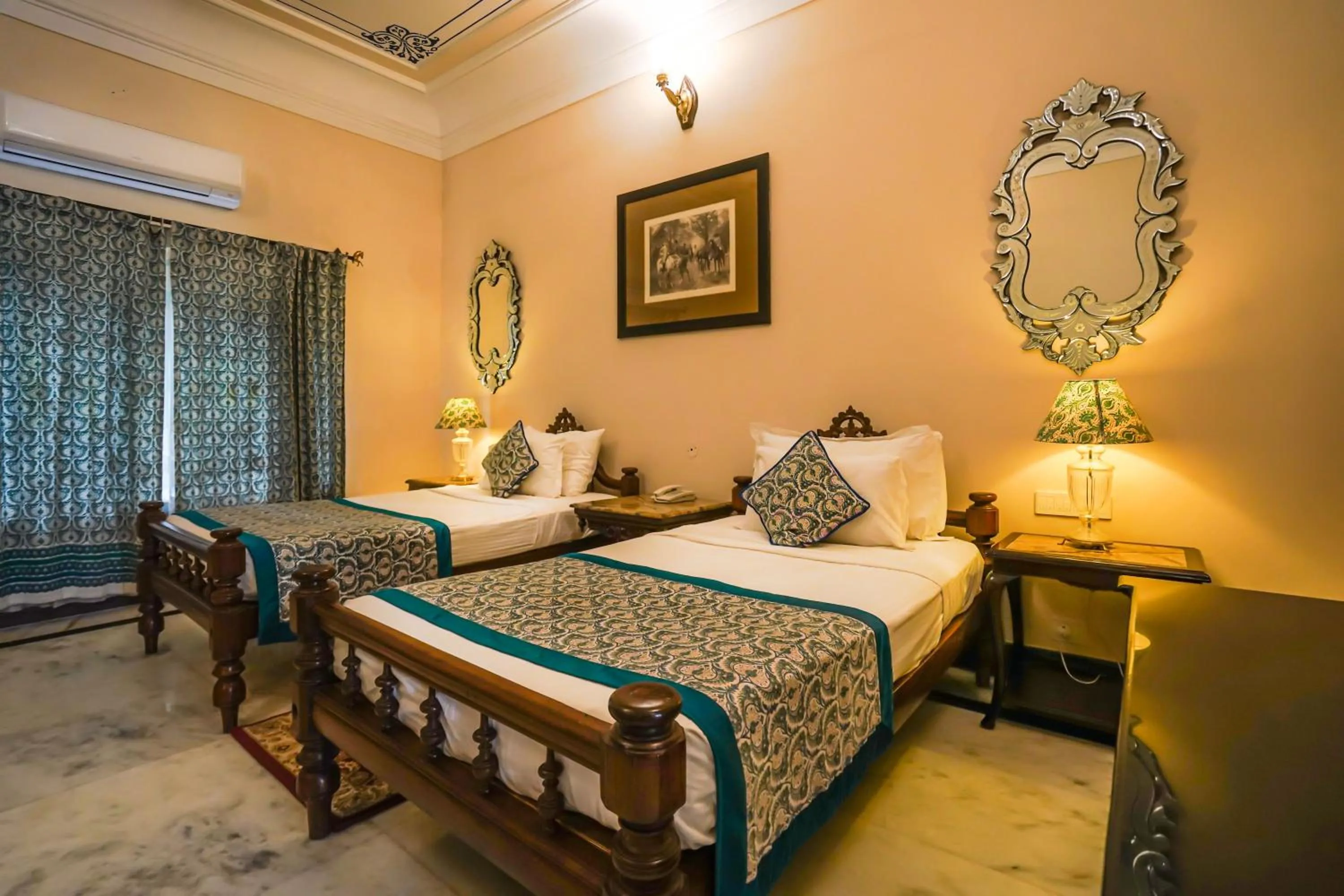 Bedroom, Bed in Khas Bagh