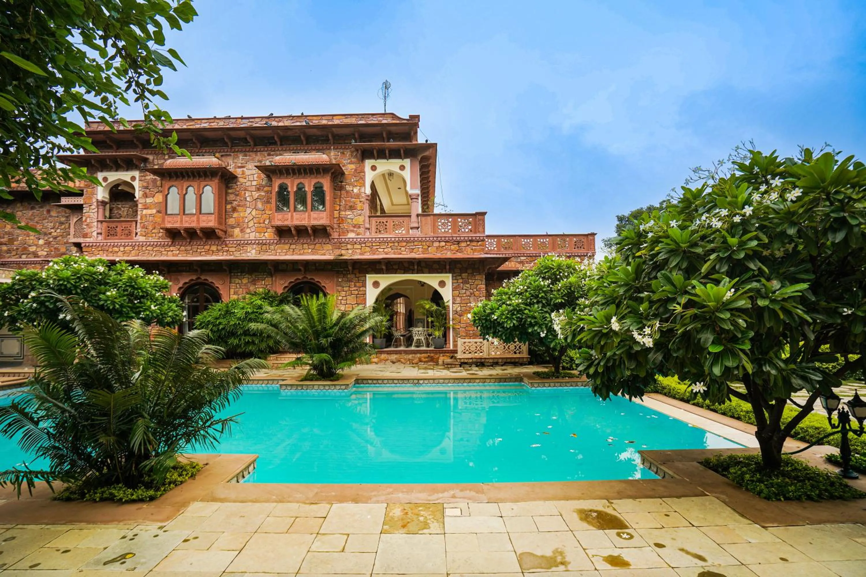 Property building in Khas Bagh