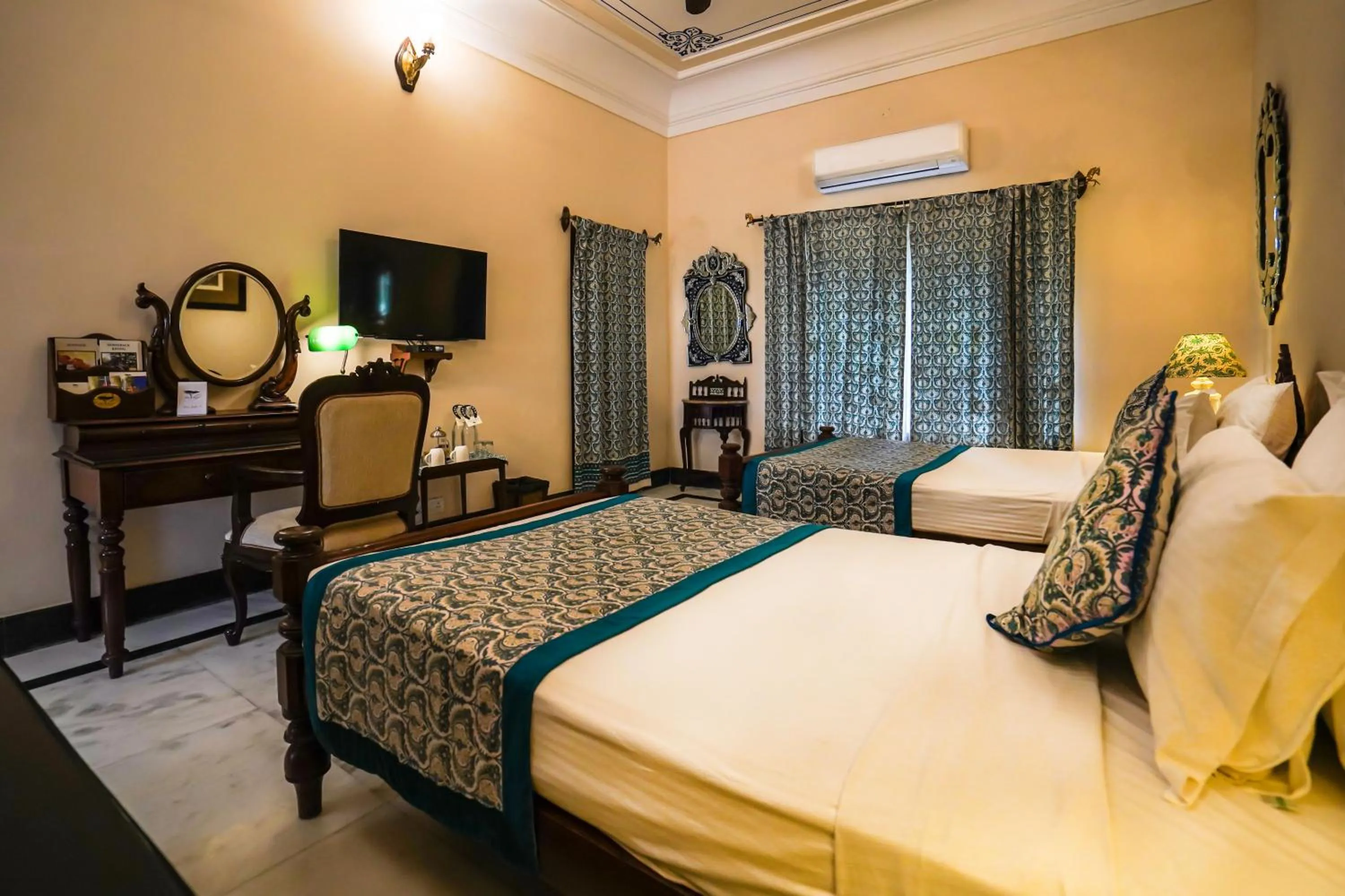 Bedroom, Bed in Khas Bagh