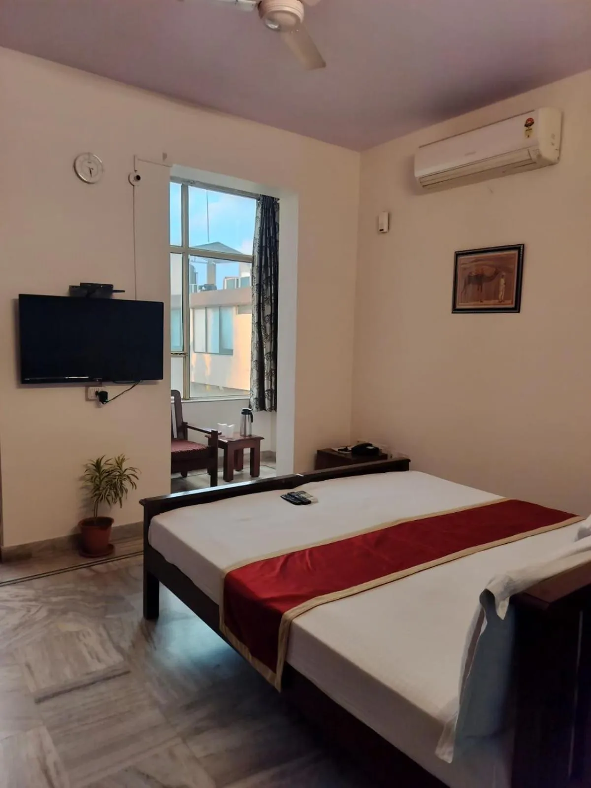 Bed in Hotel Sukhvilas