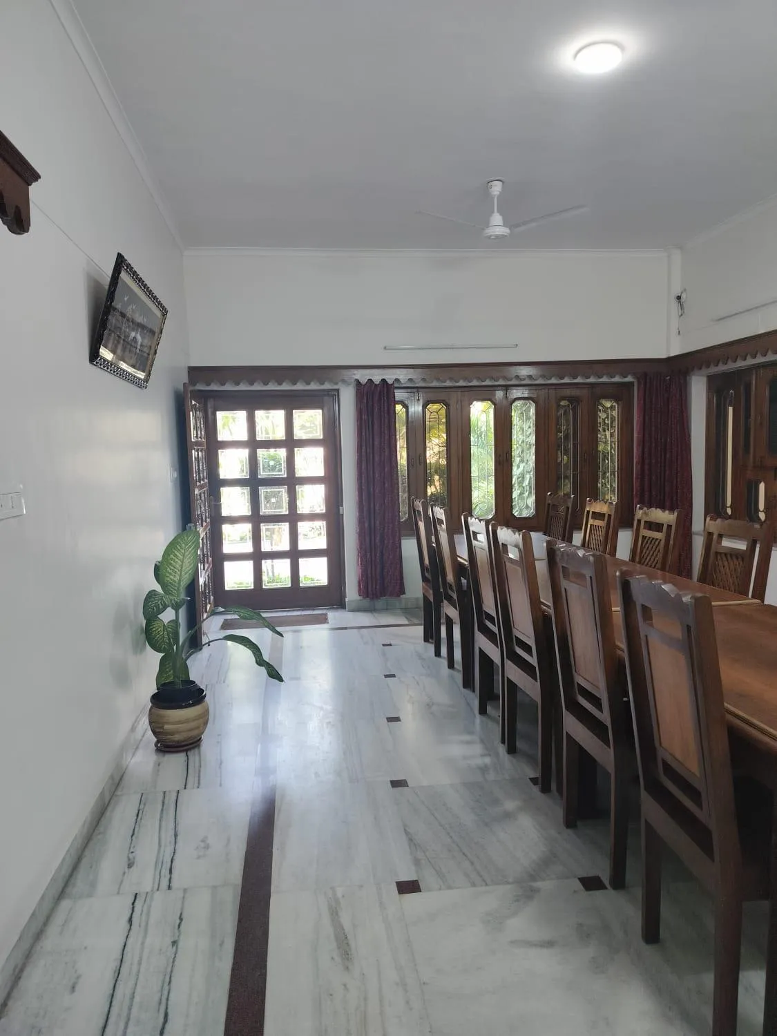 Restaurant/places to eat in Hotel Sukhvilas