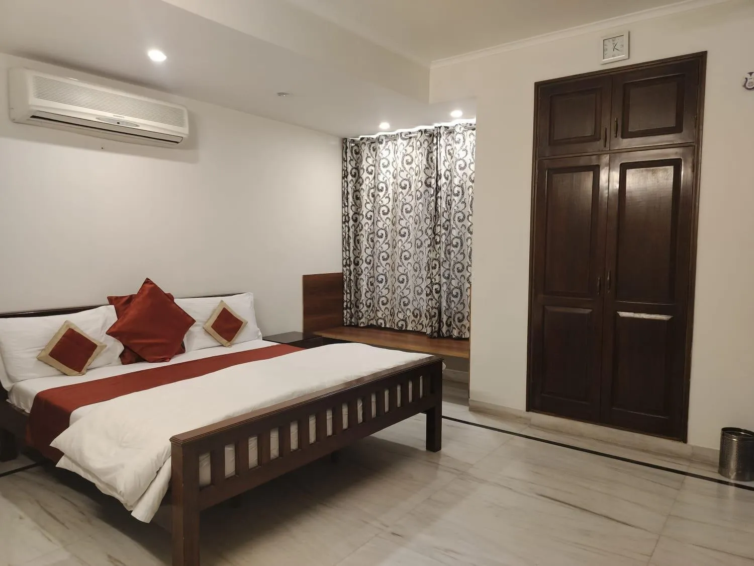 Bedroom, Bed in Hotel Sukhvilas