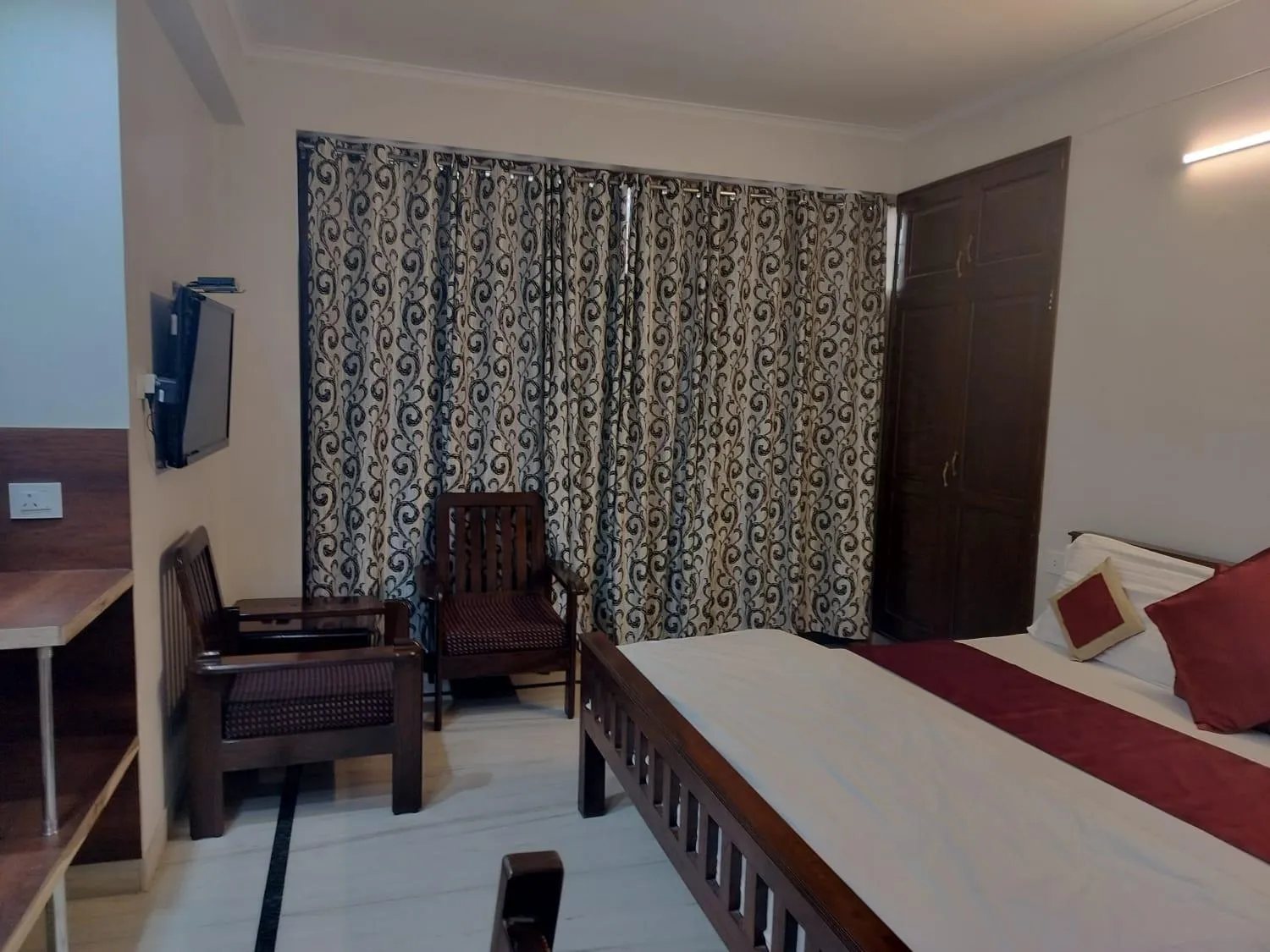 Bedroom, Bed in Hotel Sukhvilas