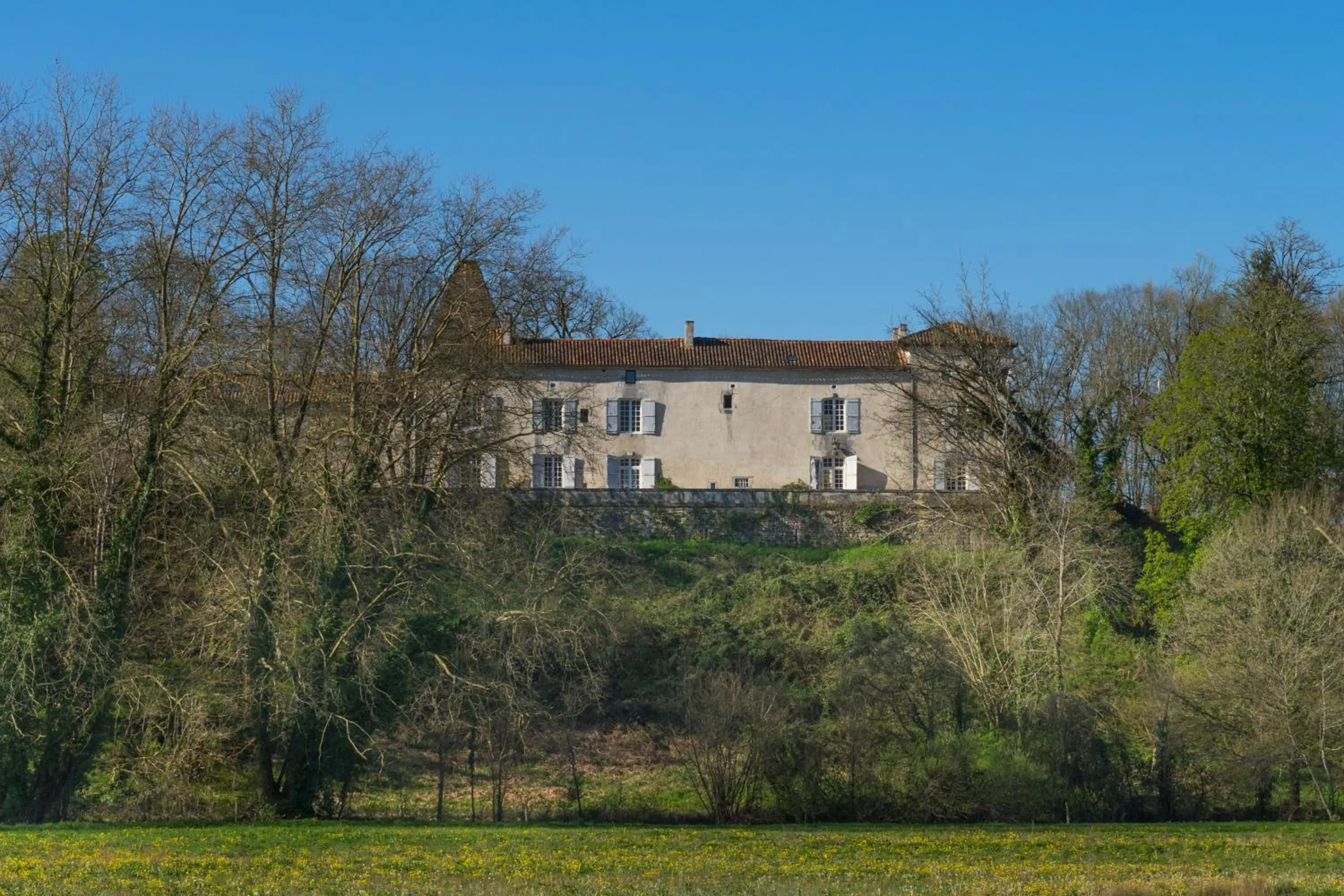 Facade/entrance in Château de La Combe