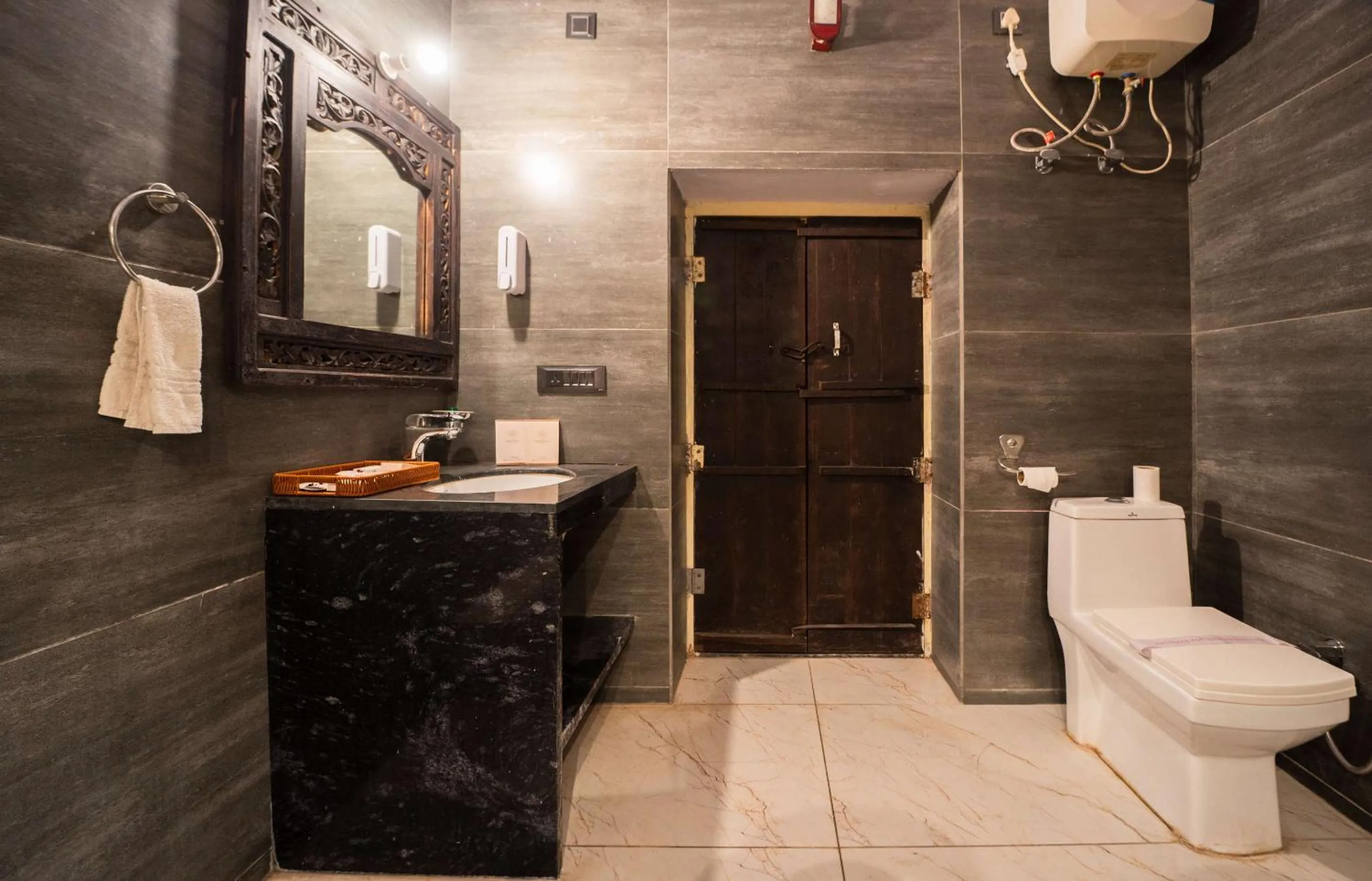 Shower in Hotel Shahi Palace Mandawa