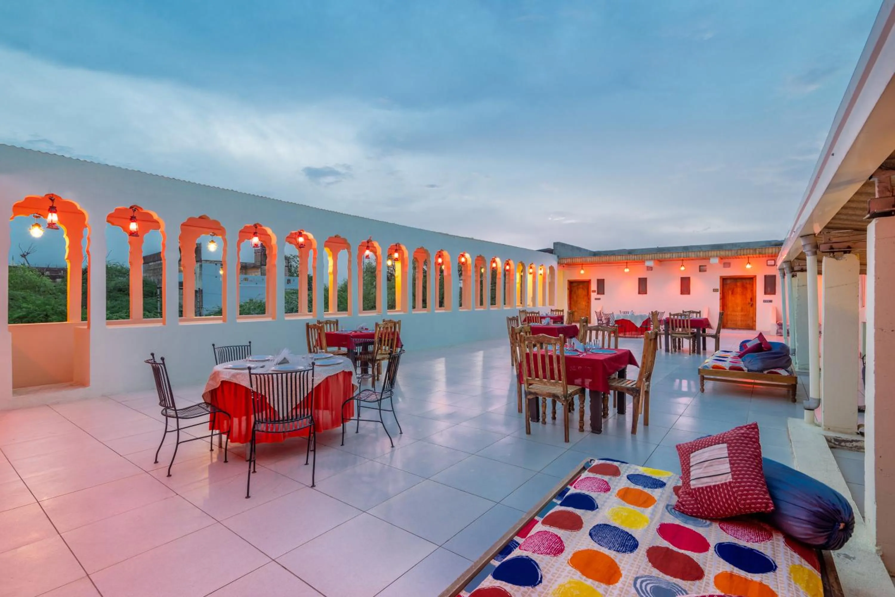 Restaurant/places to eat in Hotel Shahi Palace Mandawa