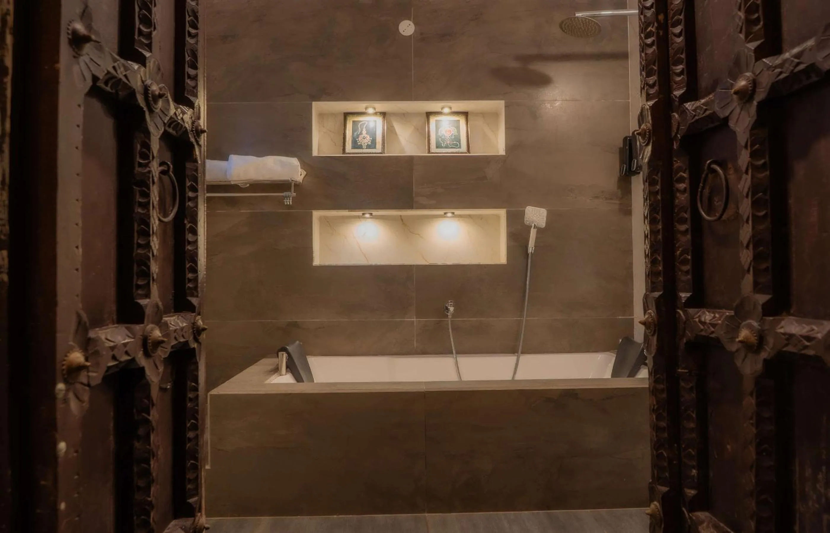 Bath in Hotel Shahi Palace Mandawa