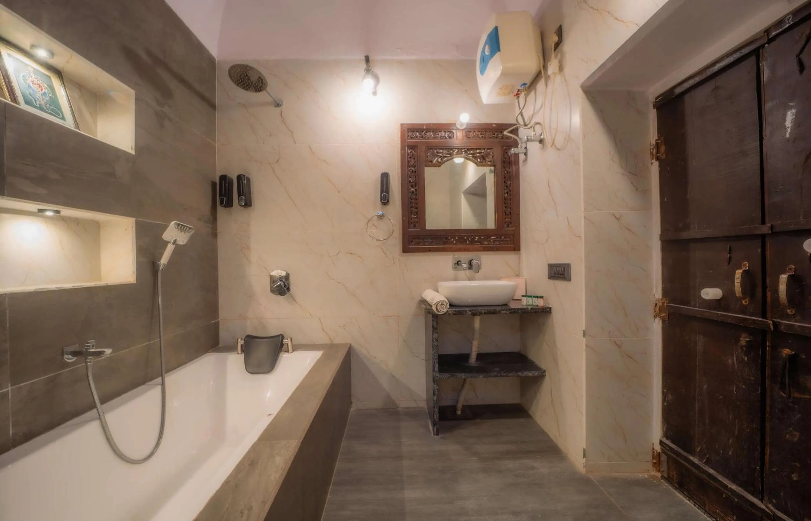 Bathroom in Hotel Shahi Palace Mandawa