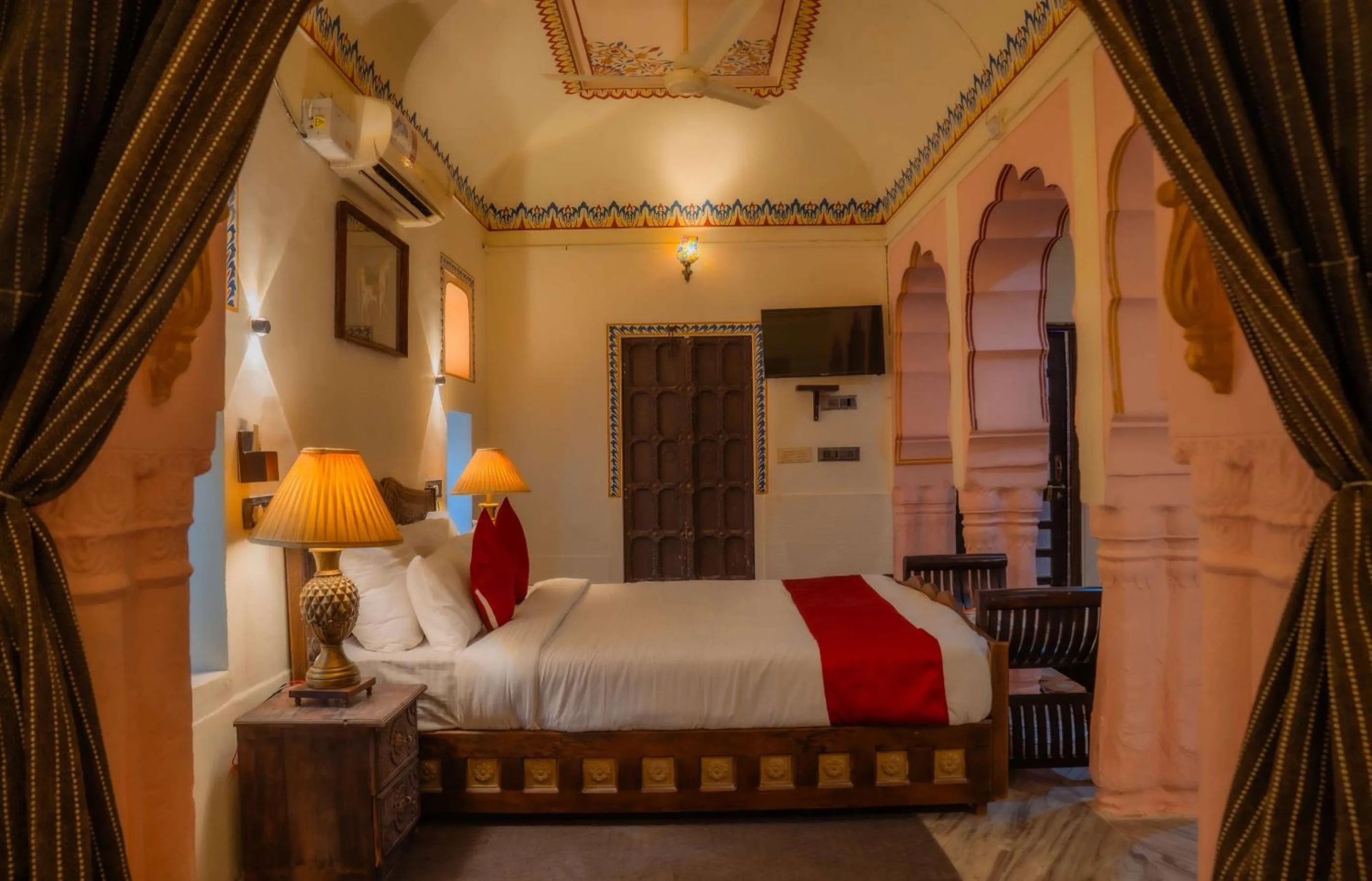 Bedroom, Bed in Hotel Shahi Palace Mandawa