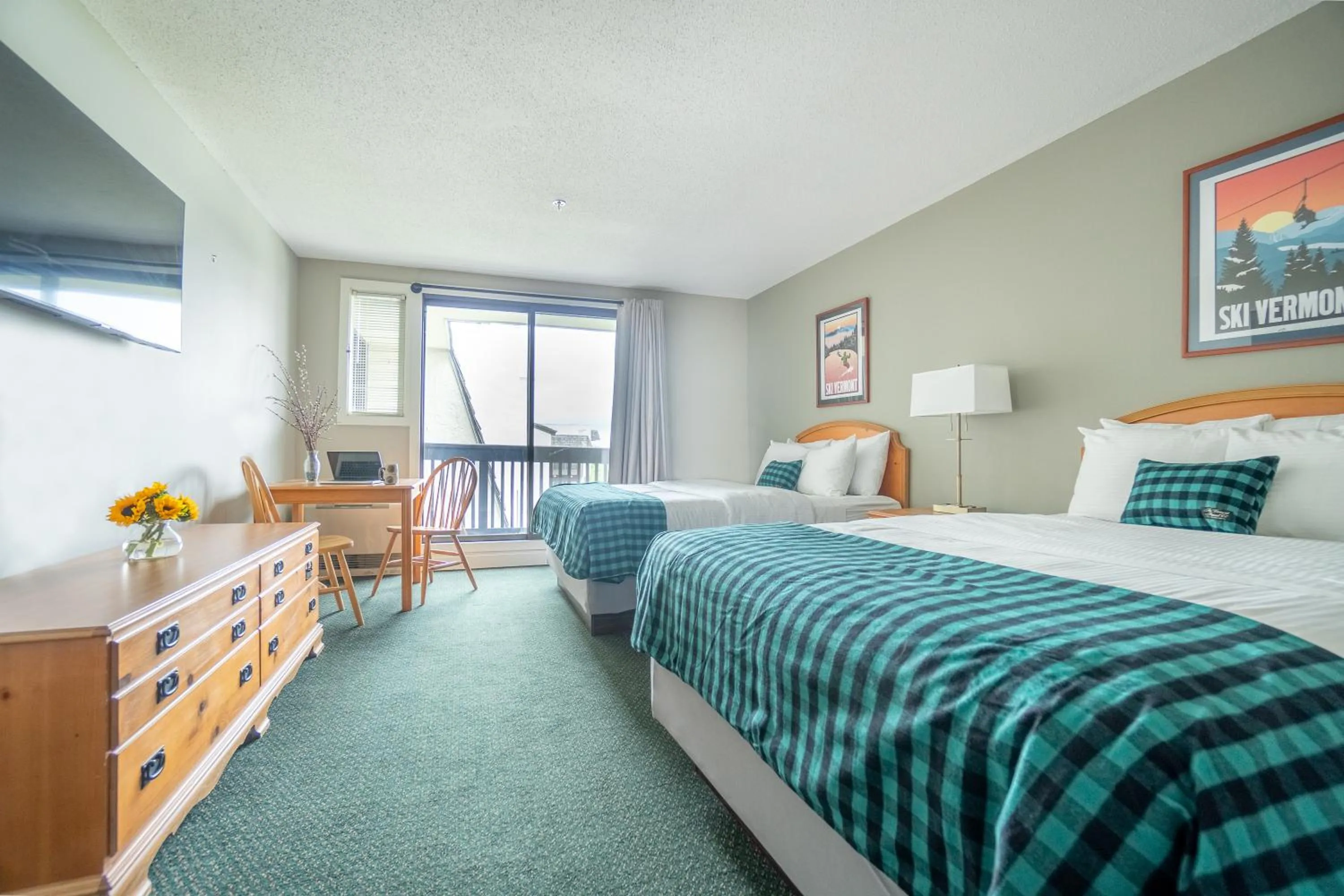 Photo of the whole room, Bed in The Inn at Bolton Valley