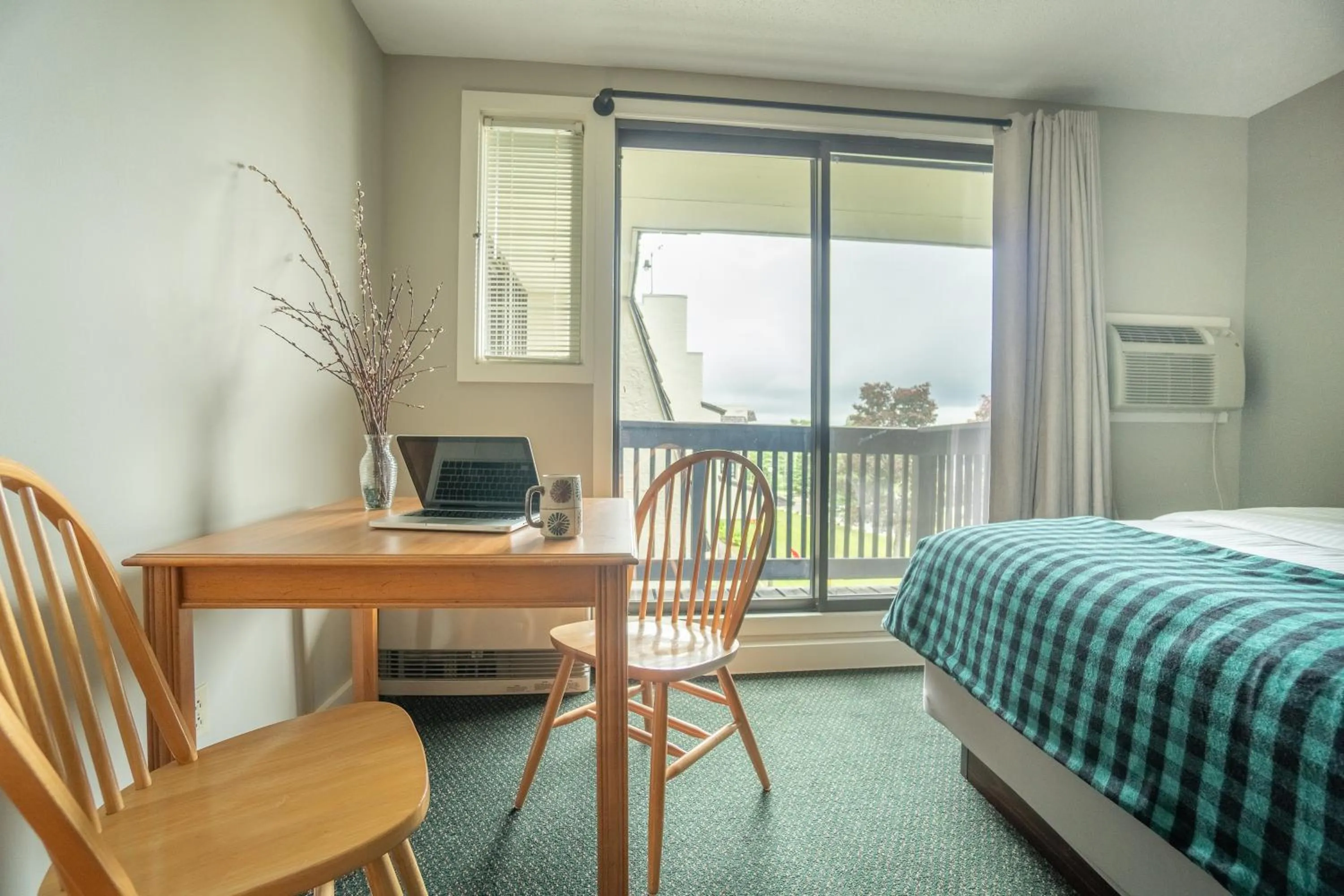 Balcony/Terrace, Bed in The Inn at Bolton Valley