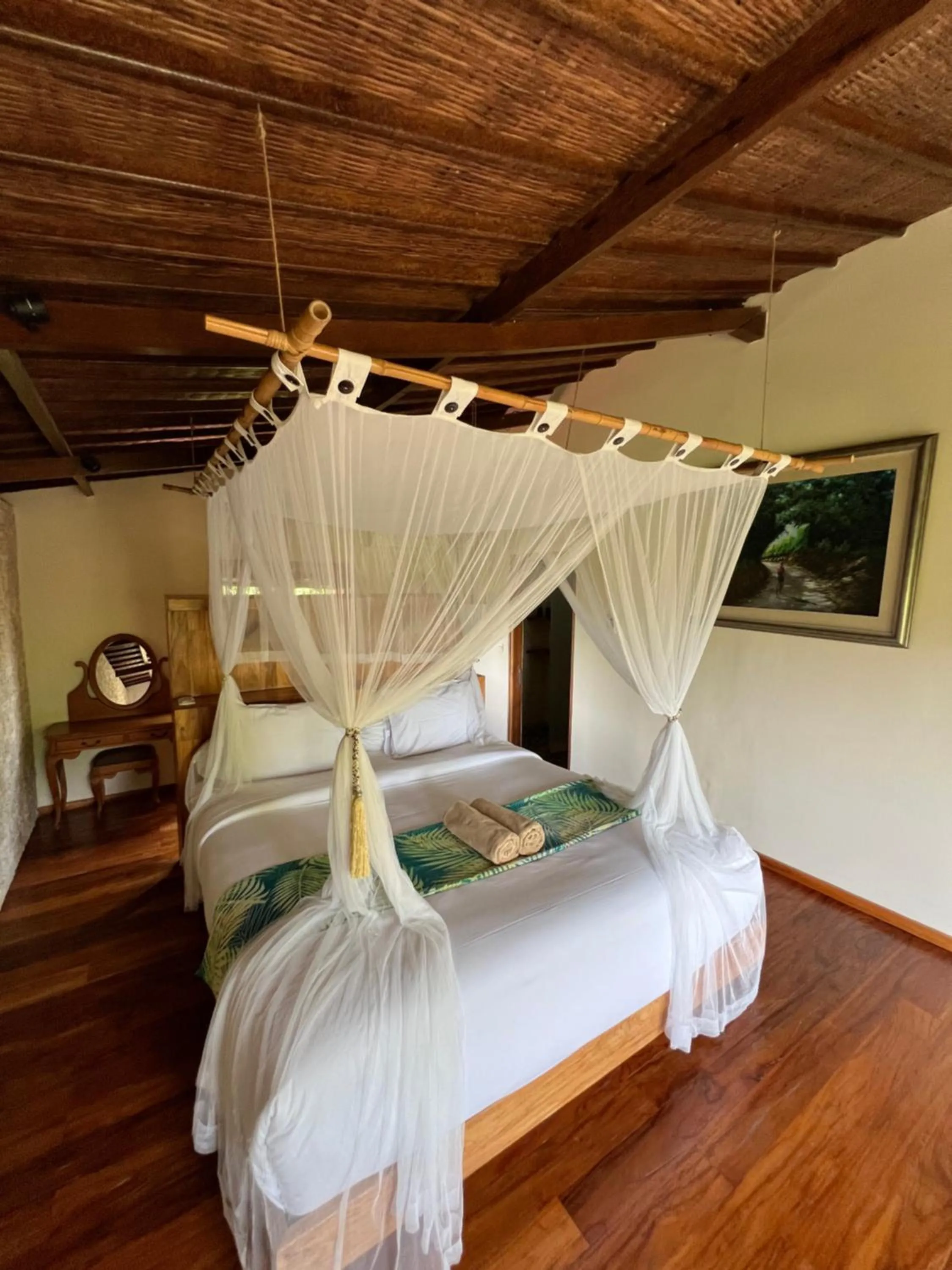 Bedroom, Bed in Breezy Point Villas
