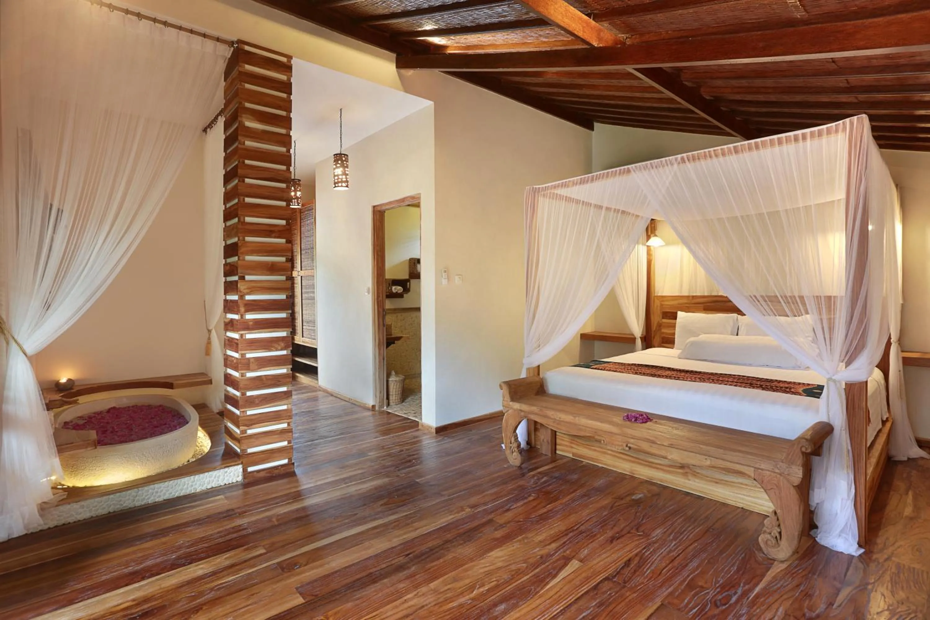 Garden, Bed in Breezy Point Villas