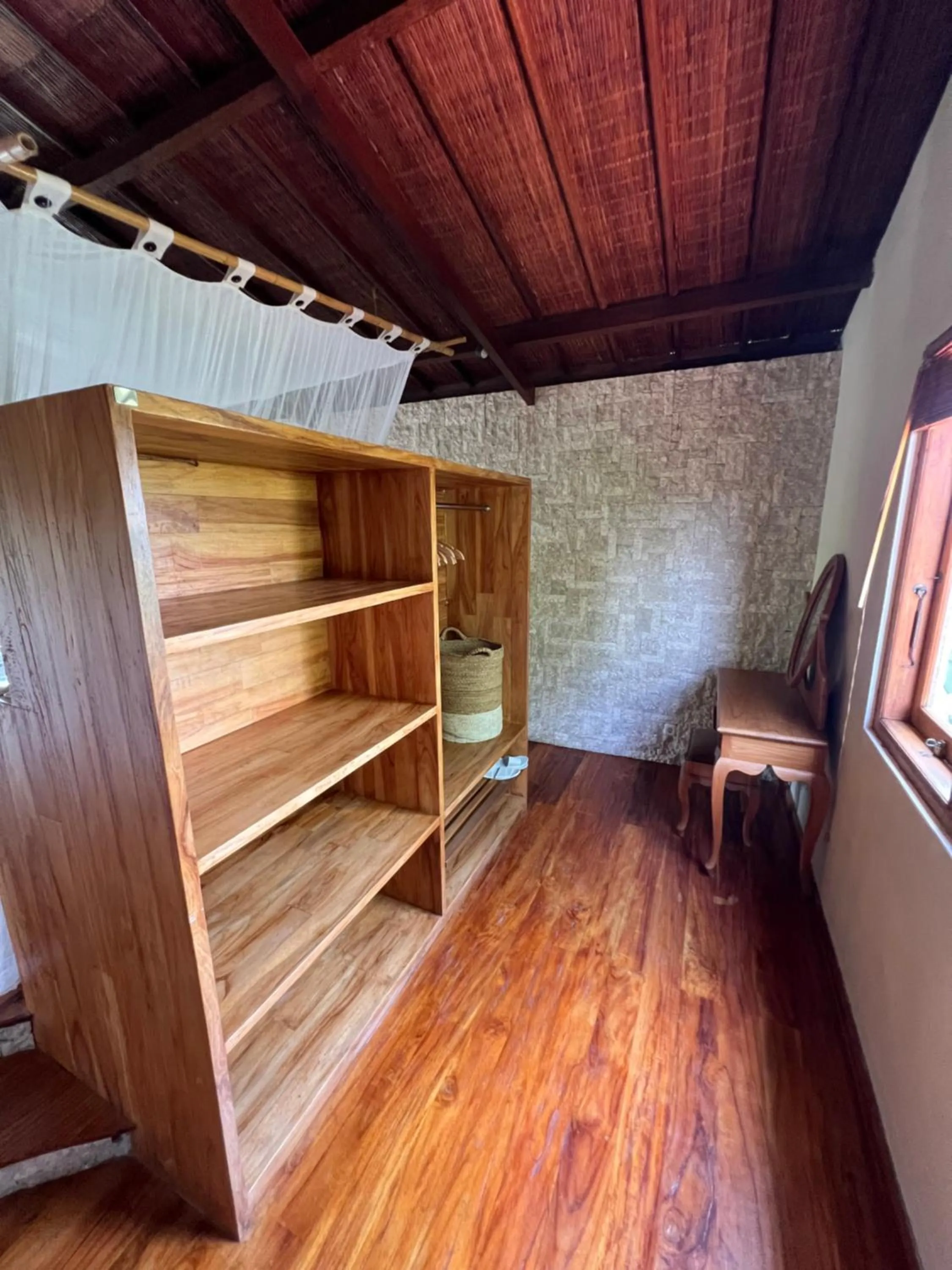 wardrobe, Bed in Breezy Point Villas