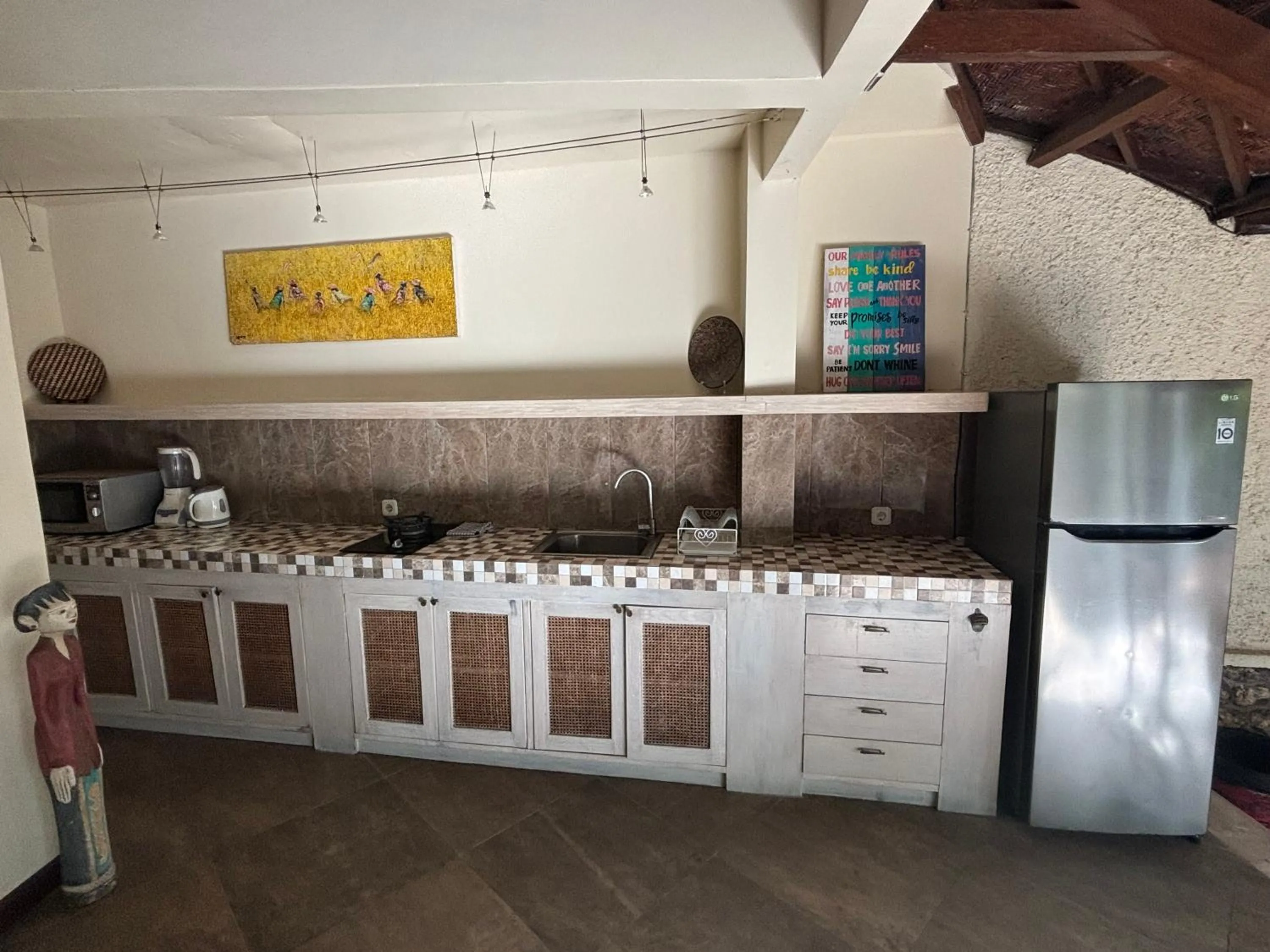 Kitchen or kitchenette in Breezy Point Villas