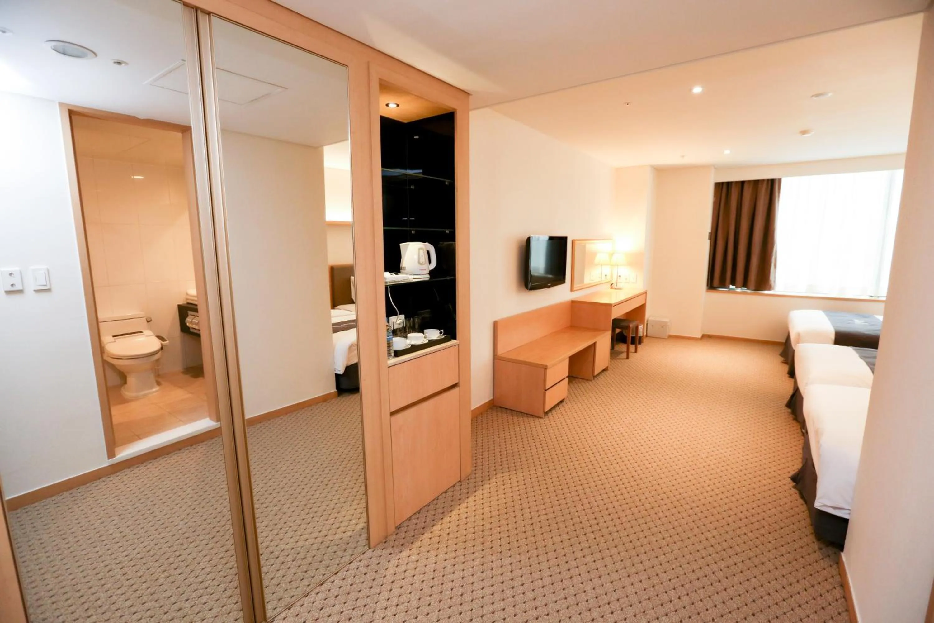 Photo of the whole room, Bed in Hotel Venue-G Seoul