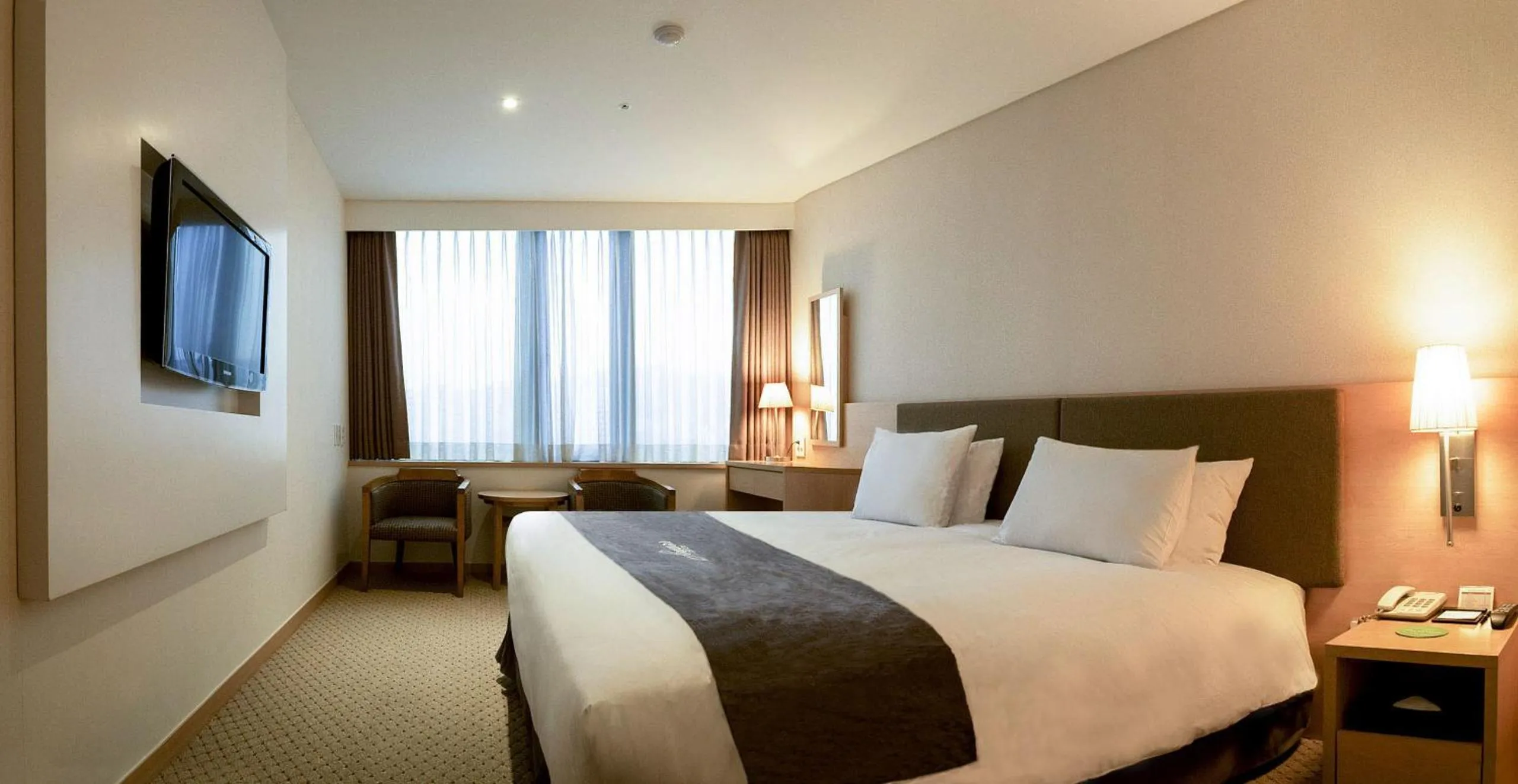 Photo of the whole room, Bed in Hotel Venue-G Seoul