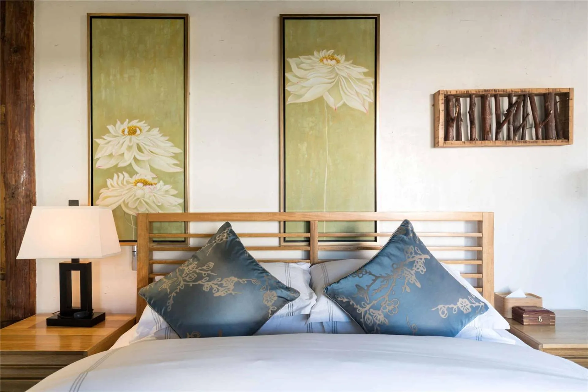 Bed in Dali Old Courtyard Boutique Inn