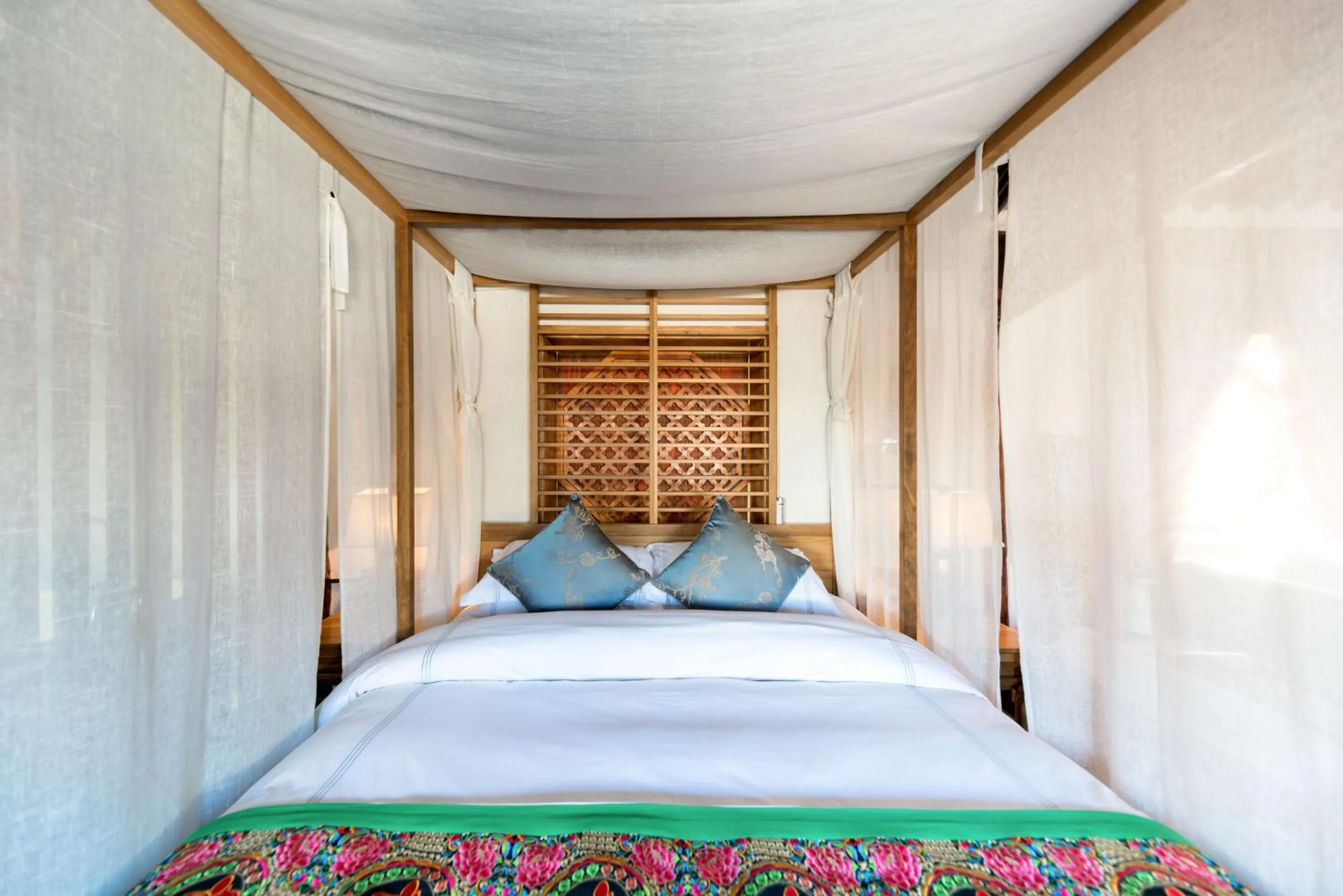 Bed in Dali Old Courtyard Boutique Inn