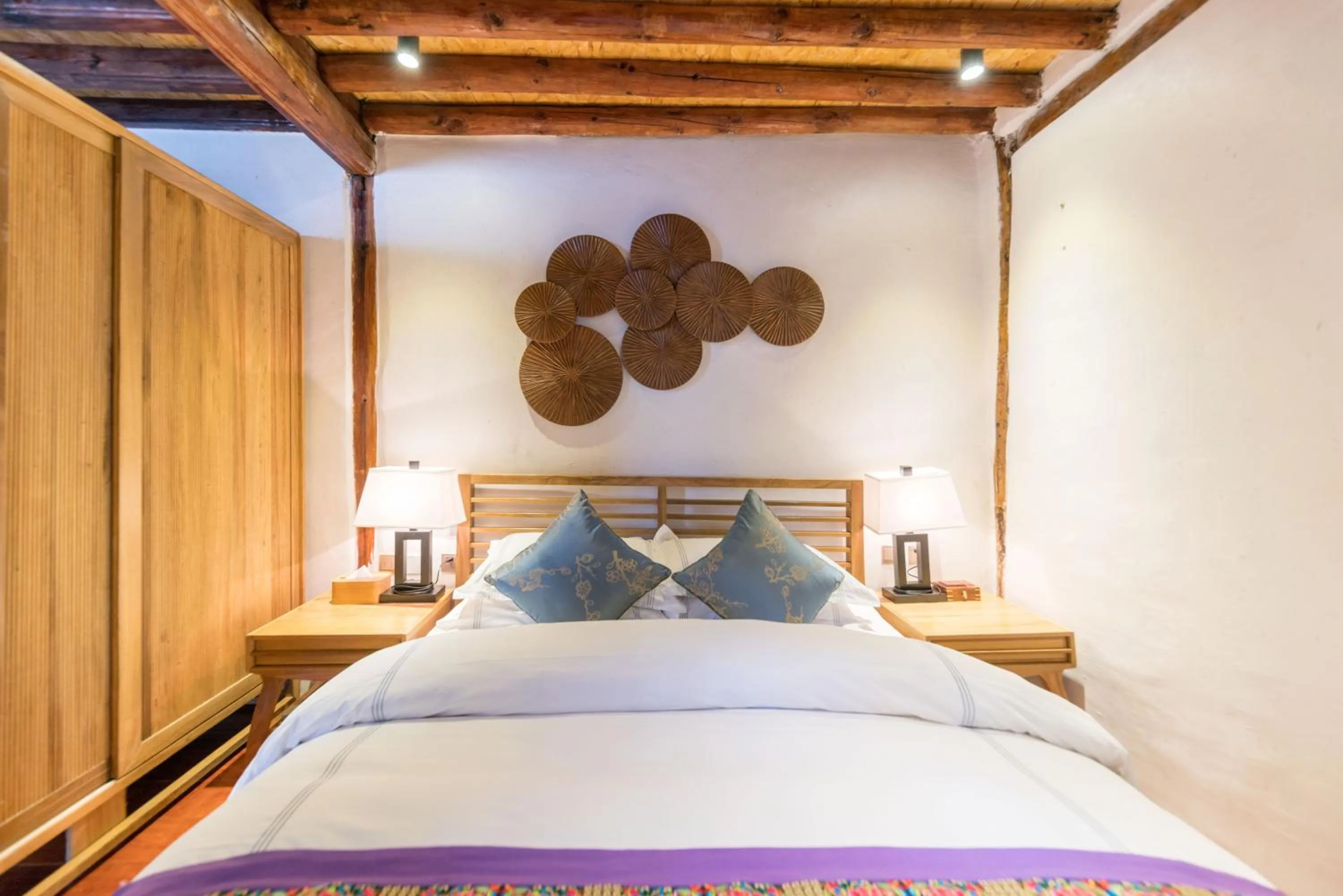 Bed in Dali Old Courtyard Boutique Inn