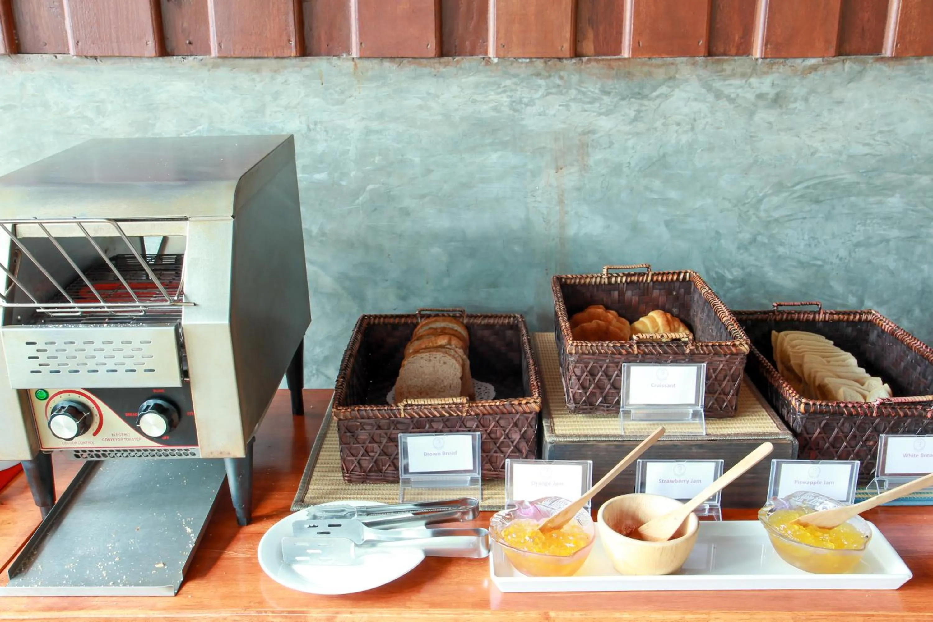 American breakfast in Sai Daeng Resort