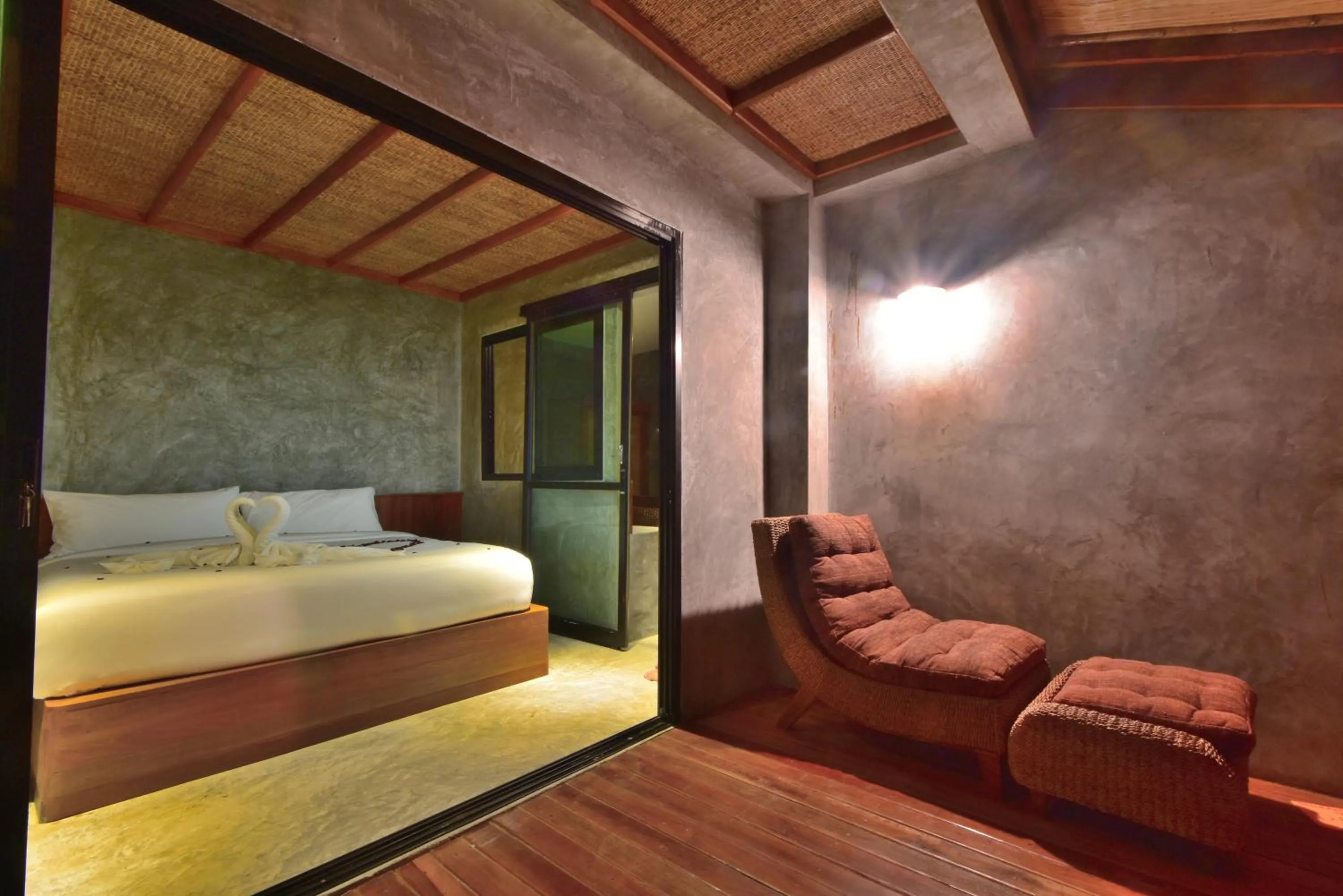 Balcony/Terrace, Bed in Sai Daeng Resort