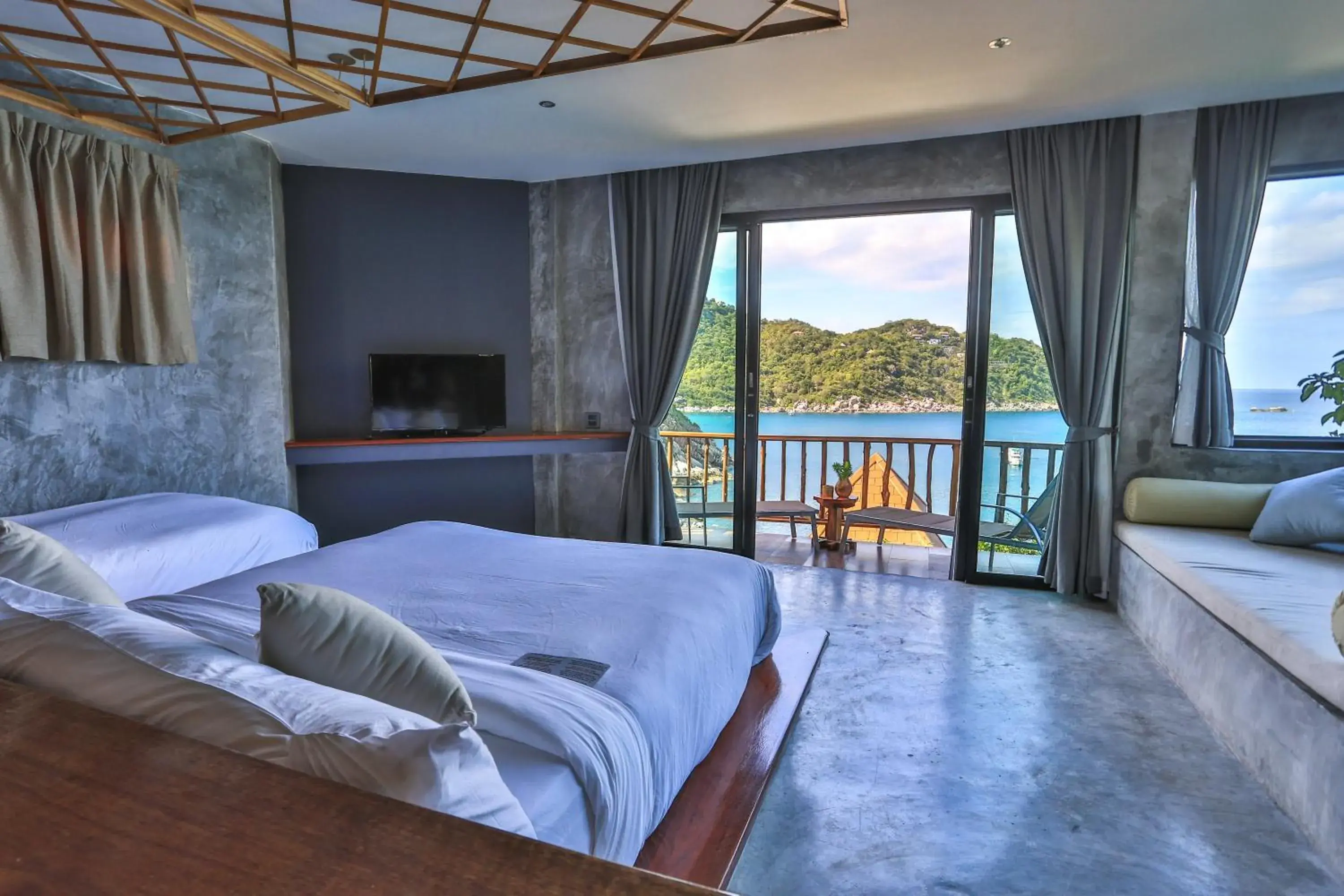 Deluxe Triple Room with Sea View in Sai Daeng Resort Deluxe Triple Room with Sea View in Sai Daeng Resort