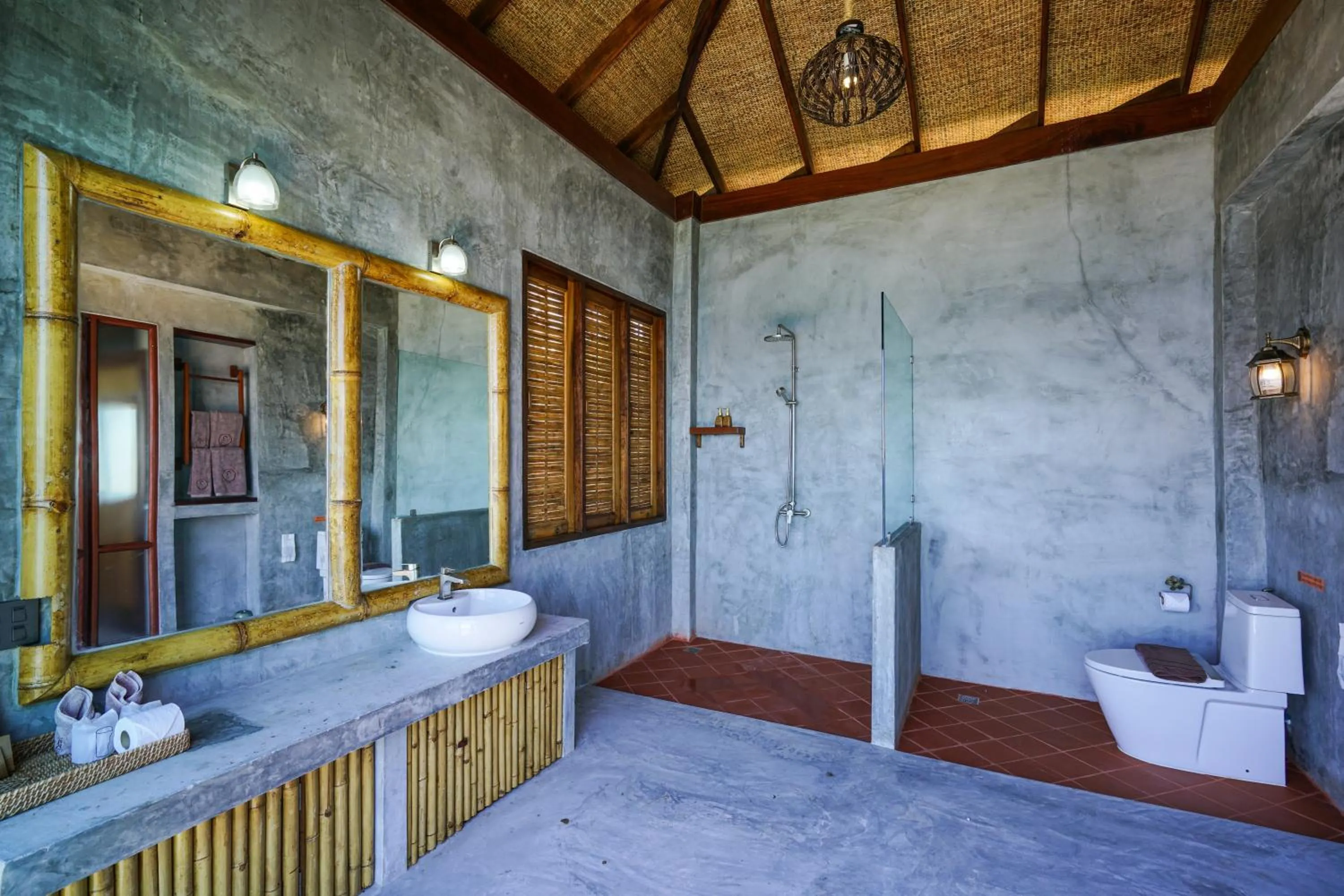 Shower in Sai Daeng Resort