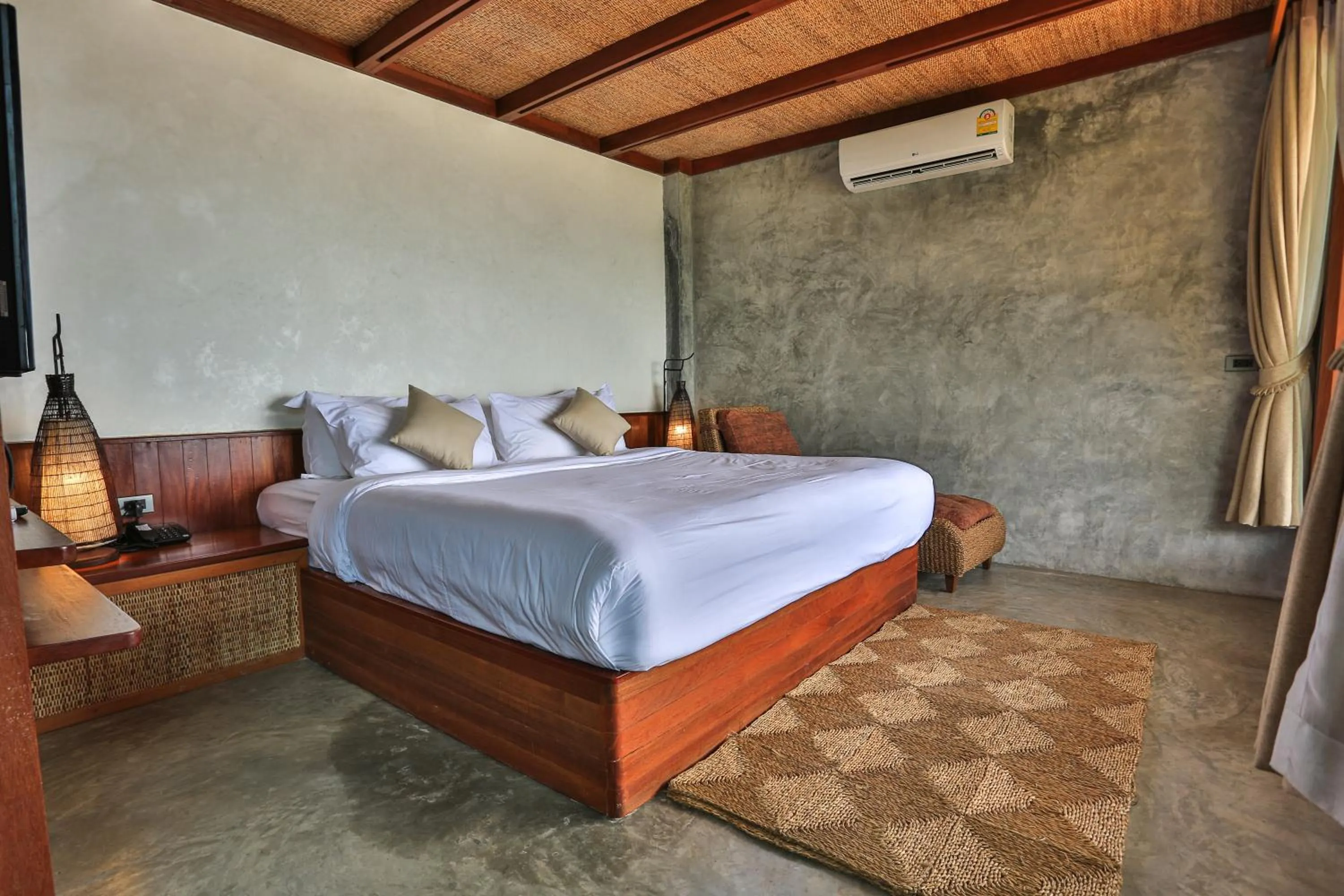 Bed in Sai Daeng Resort