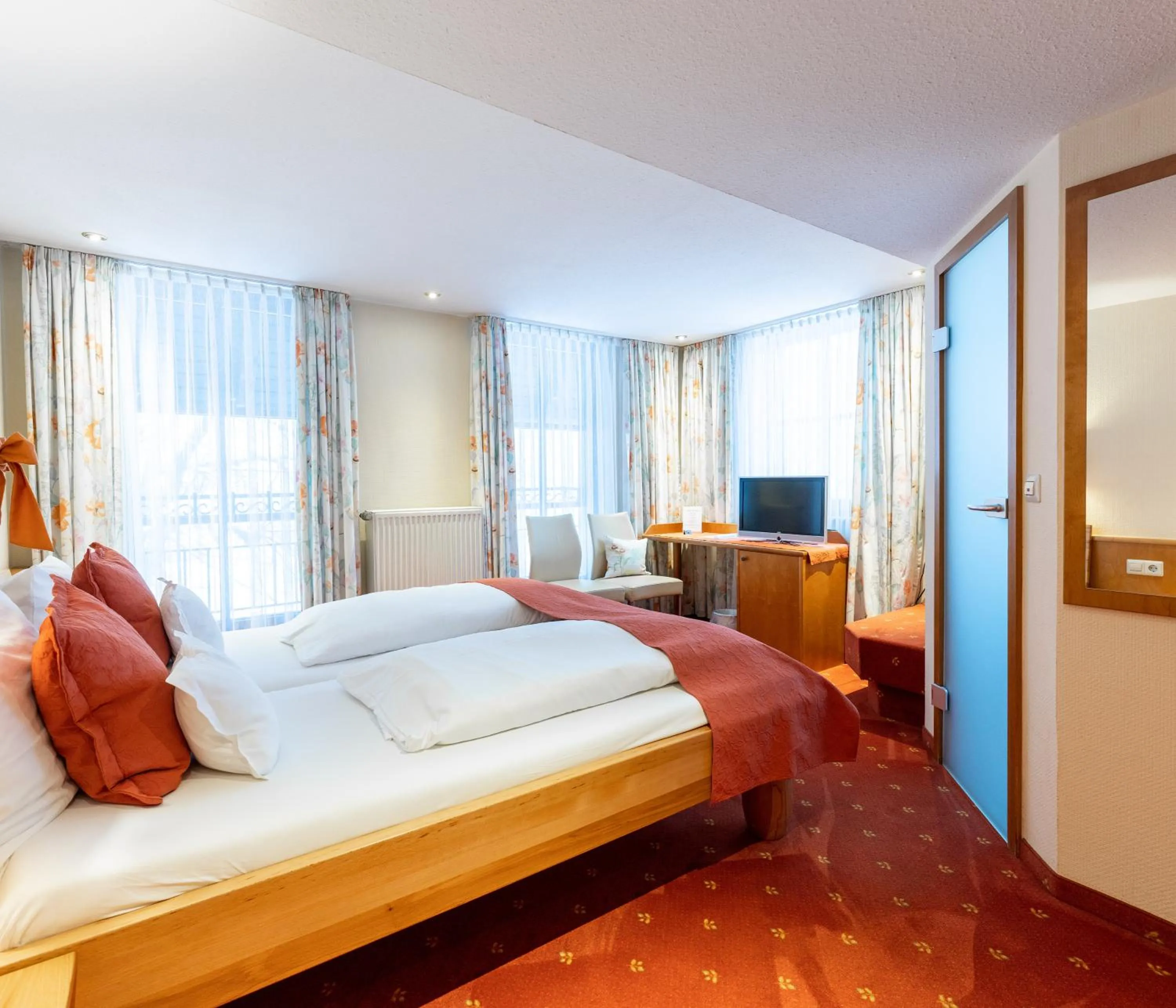 Photo of the whole room, Bed in Hotel Zum Ochsen