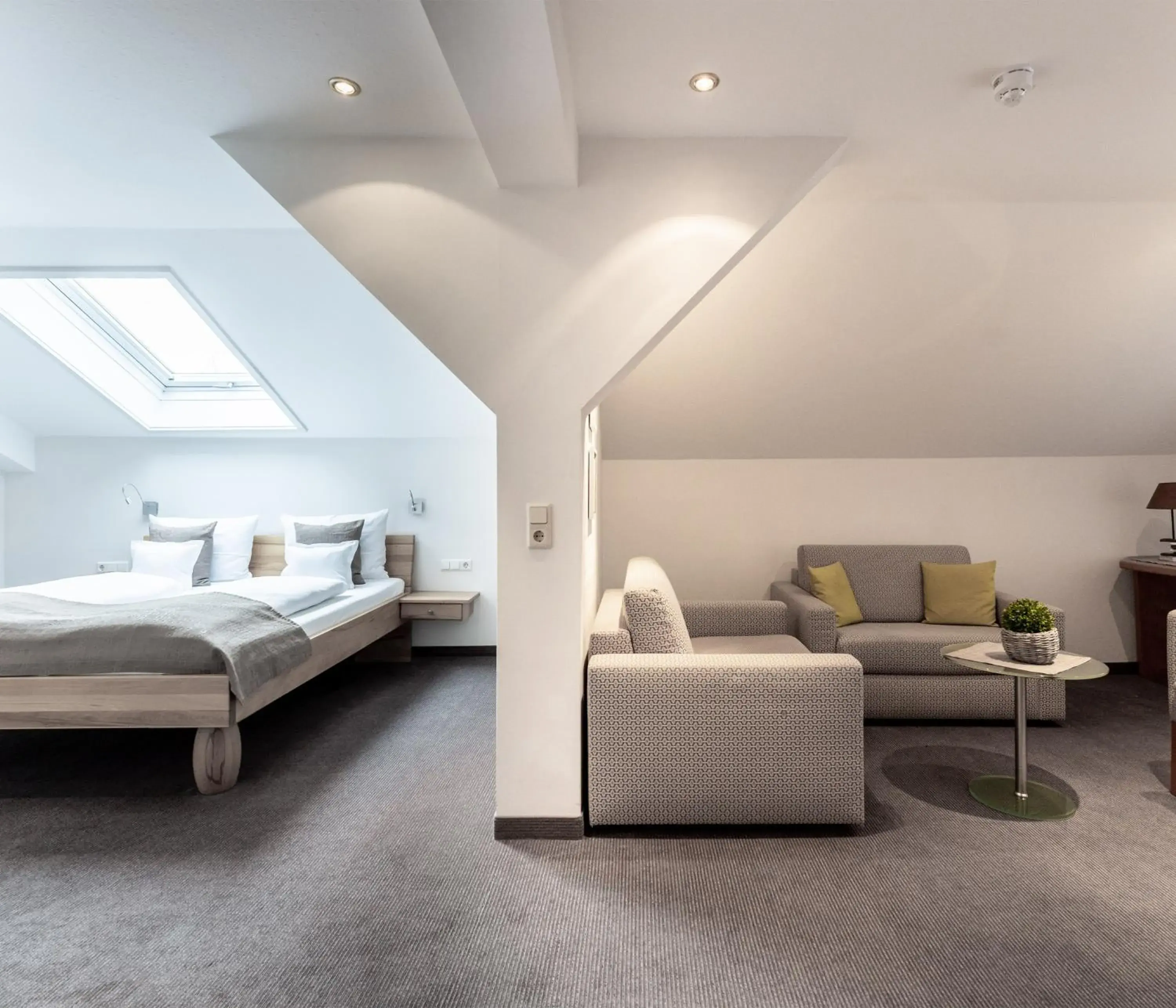 Double Room with Balcony - single occupancy in Hotel Zum Ochsen Double Room with Balcony - single occupancy in Hotel Zum Ochsen