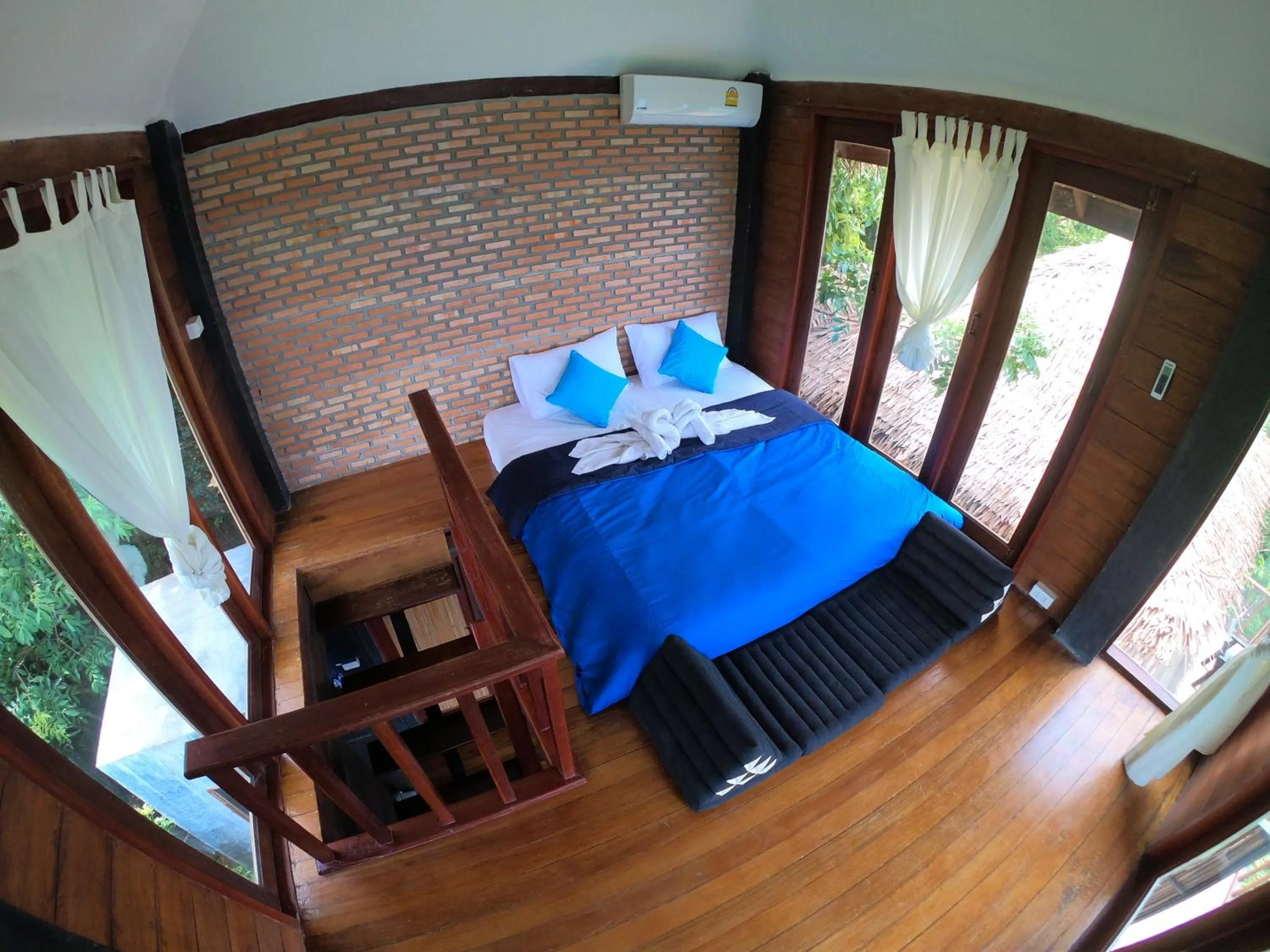 Bed in Blue Heaven Resort Koh Tao