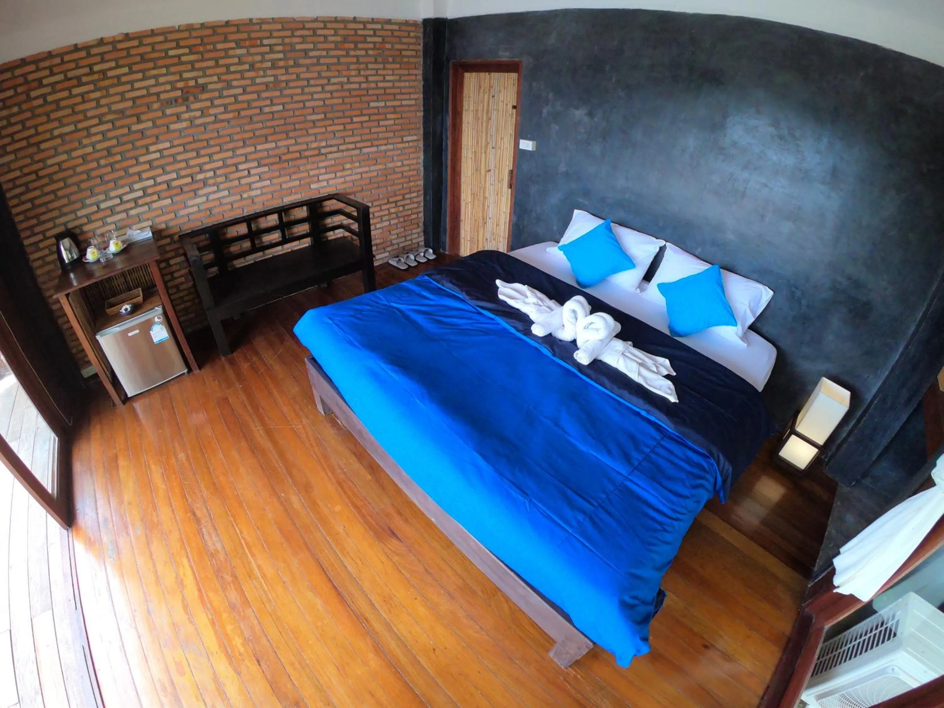 Bed in Blue Heaven Resort Koh Tao
