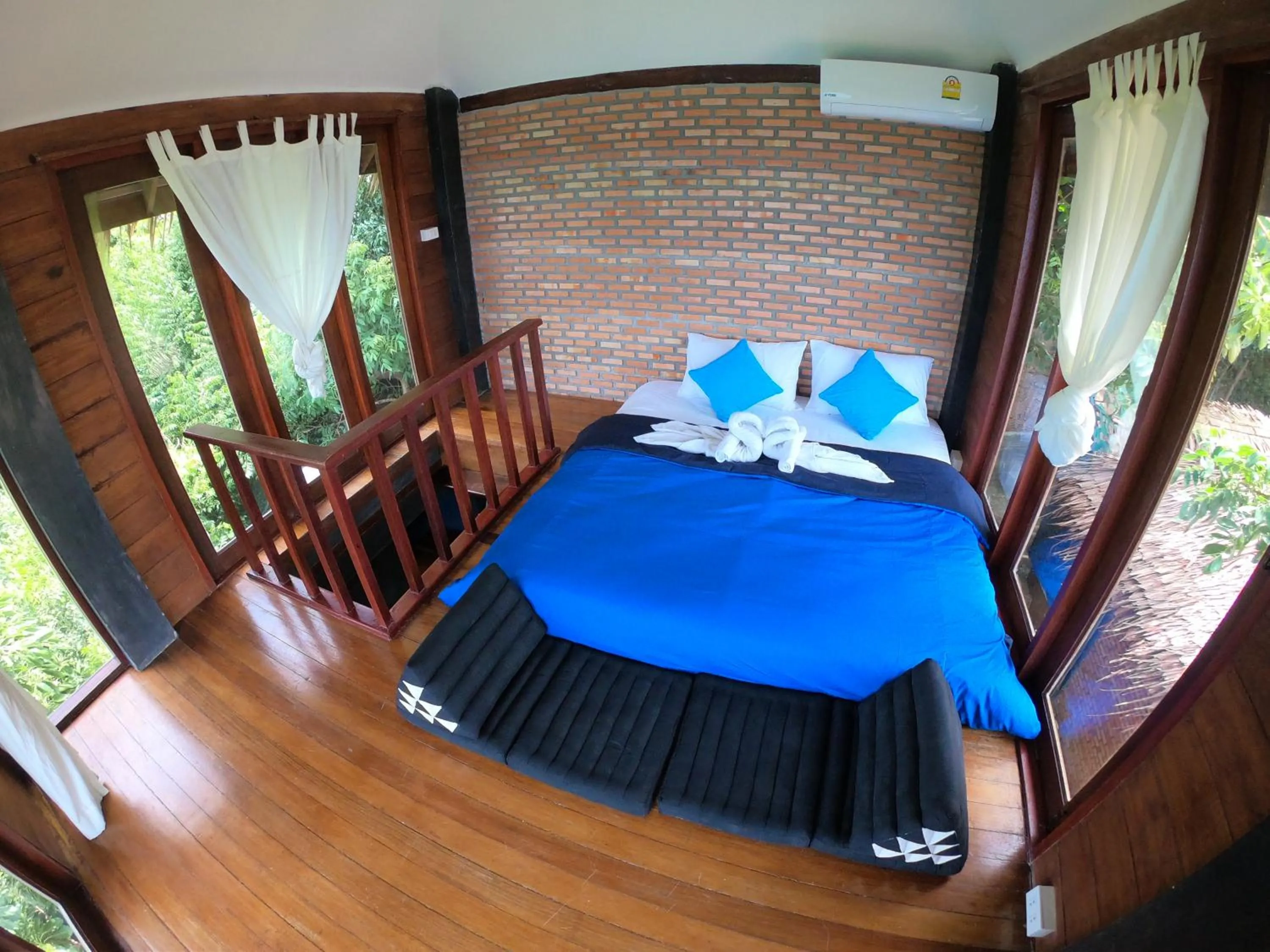 Bed in Blue Heaven Resort Koh Tao