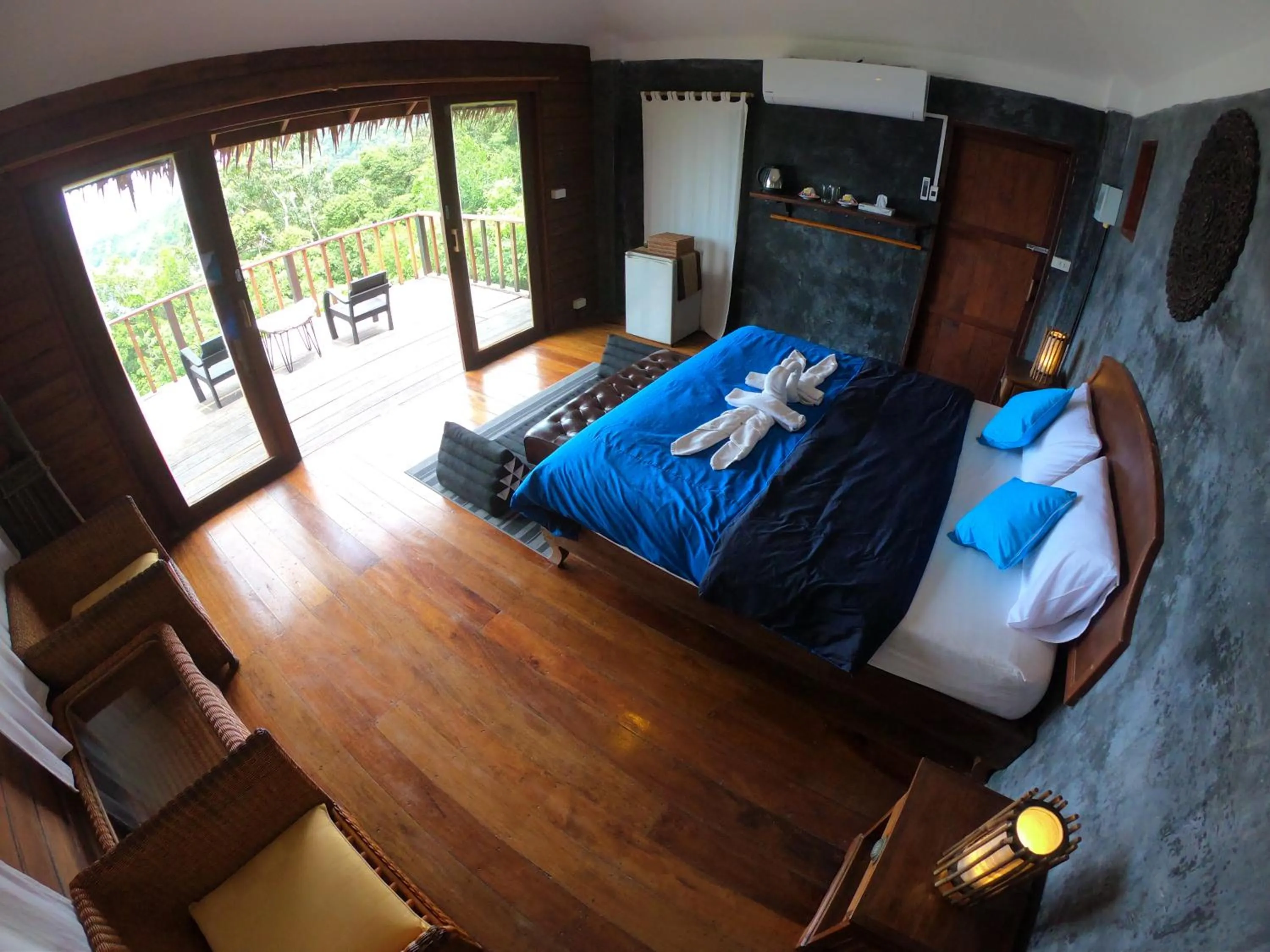 Bed in Blue Heaven Resort Koh Tao